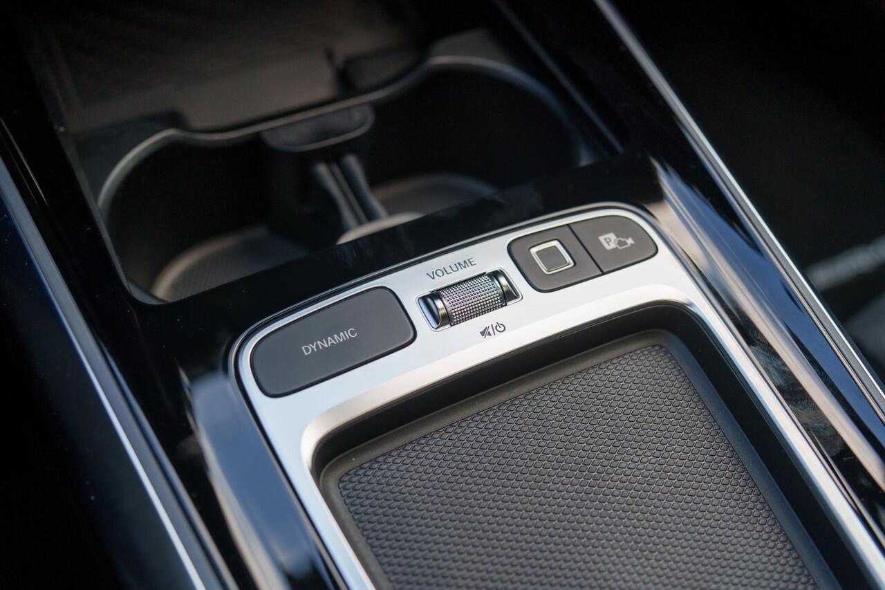 Mercedes-Benz GLA-KLASSE 180 Business Solution AMG | Panoramaschuifdak | Premium Plus | head-up display | Trekhaak