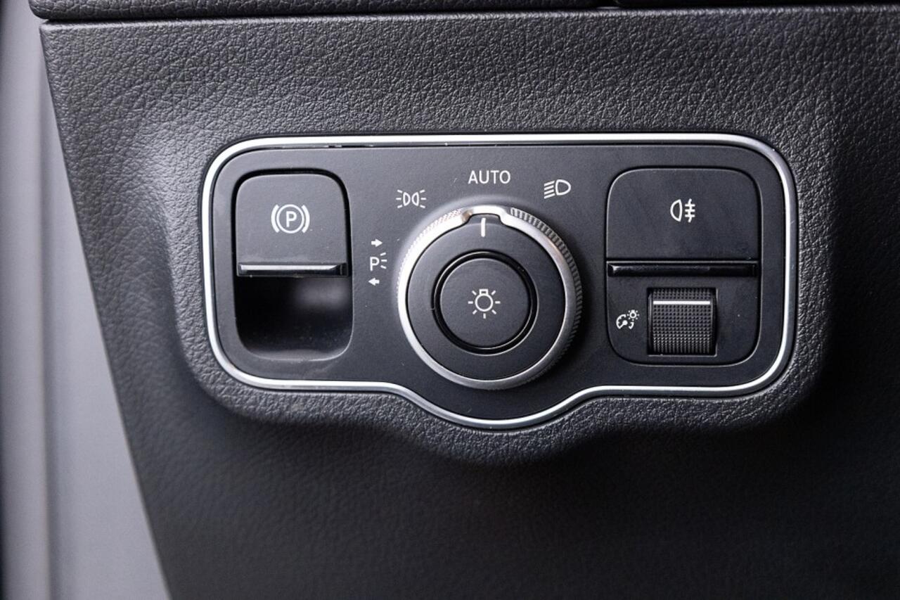 Mercedes-Benz GLA-KLASSE 250 e Business Line | Full LED | Half LEDER | NAVI | PHEV