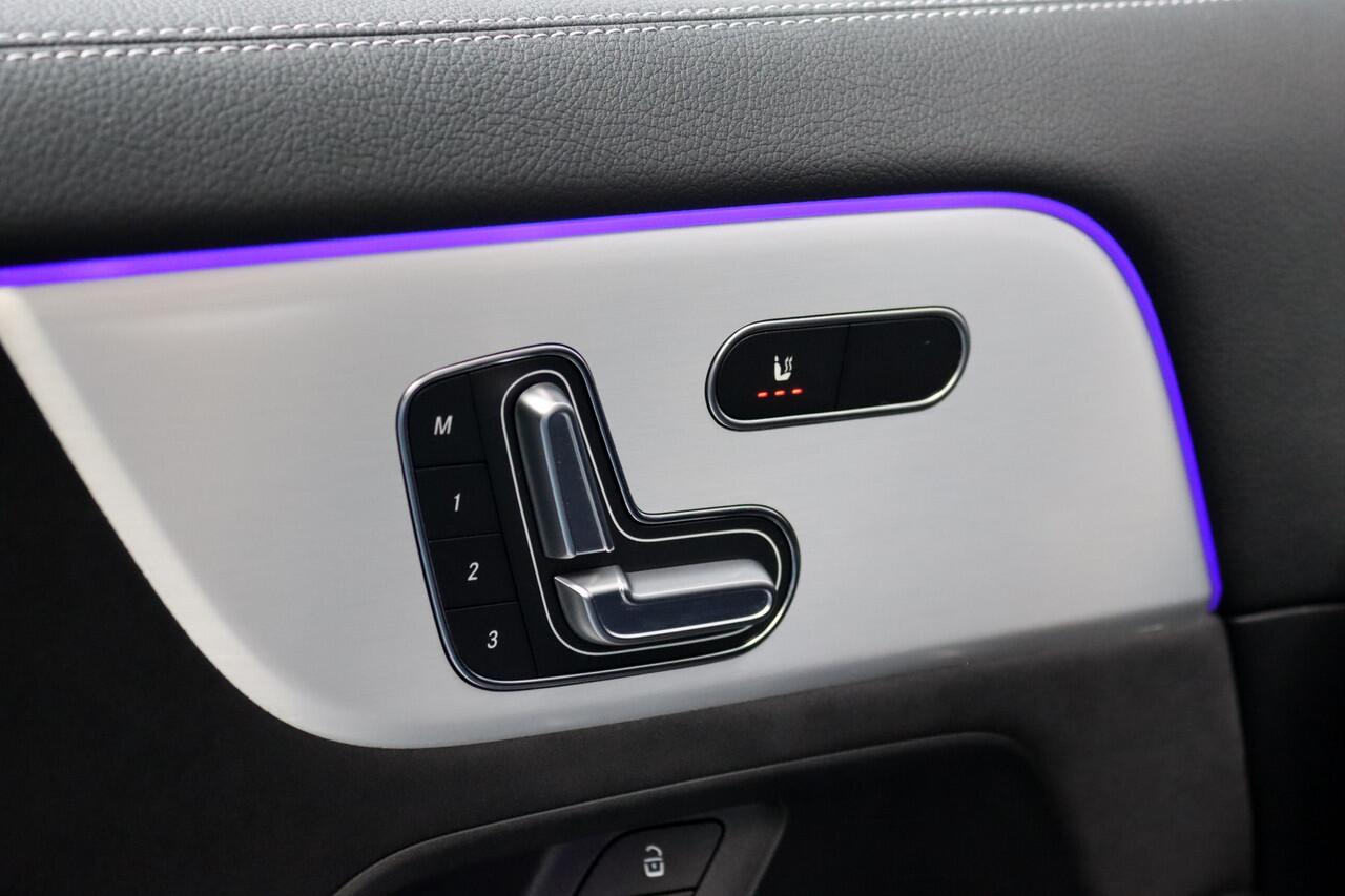 Mercedes-Benz GLA-KLASSE 250 e AMG Line | Panoramadak | Burmester | Distronic | Memory | Trekhaak | Keyless Go | Camera | Sfeerverlichting | Dodehoekassistent |