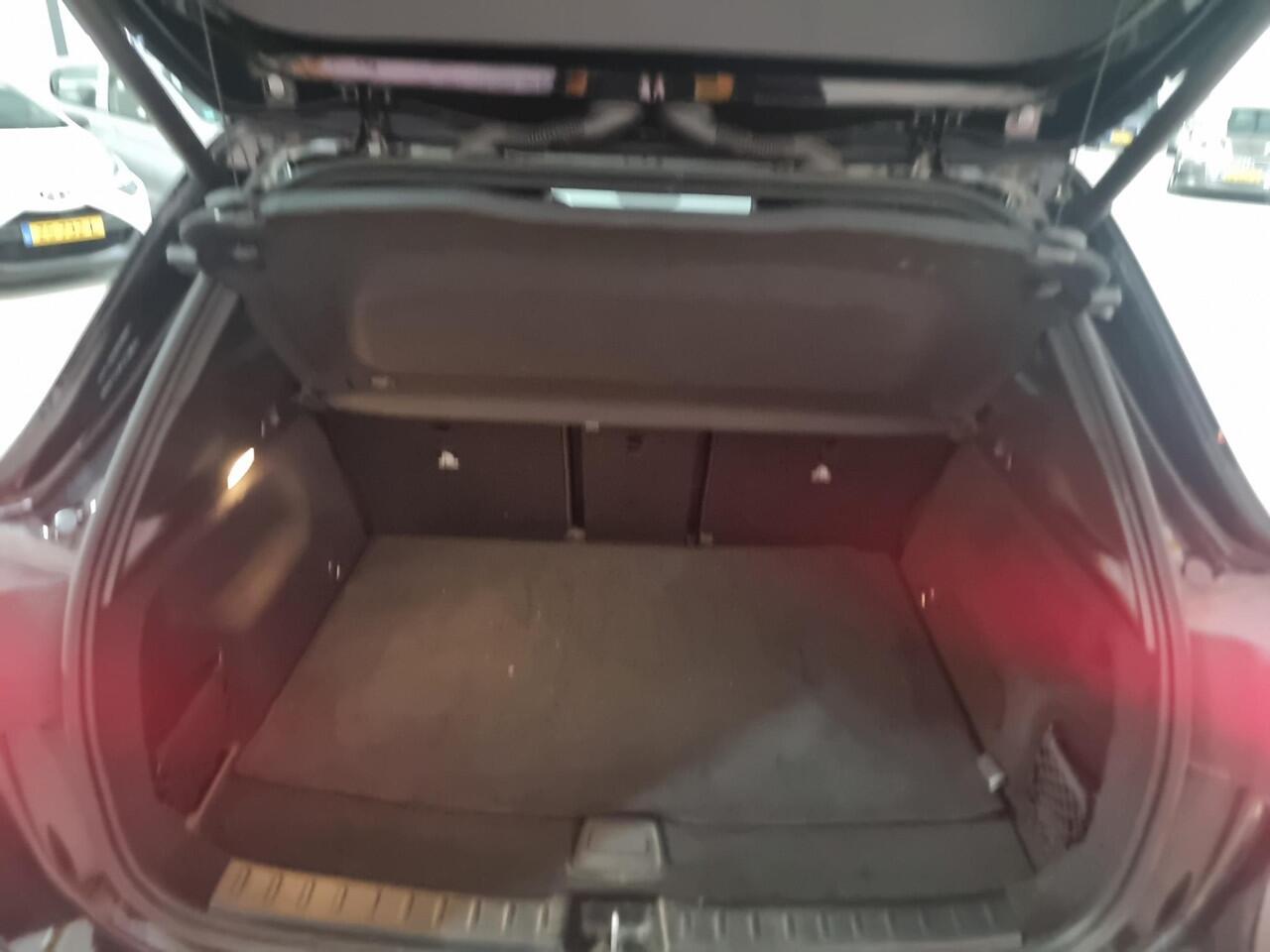 Mercedes-Benz GLA-KLASSE 200 Business Solution AMG Camera | Stoelverwarming | Navi | Pdc V + A