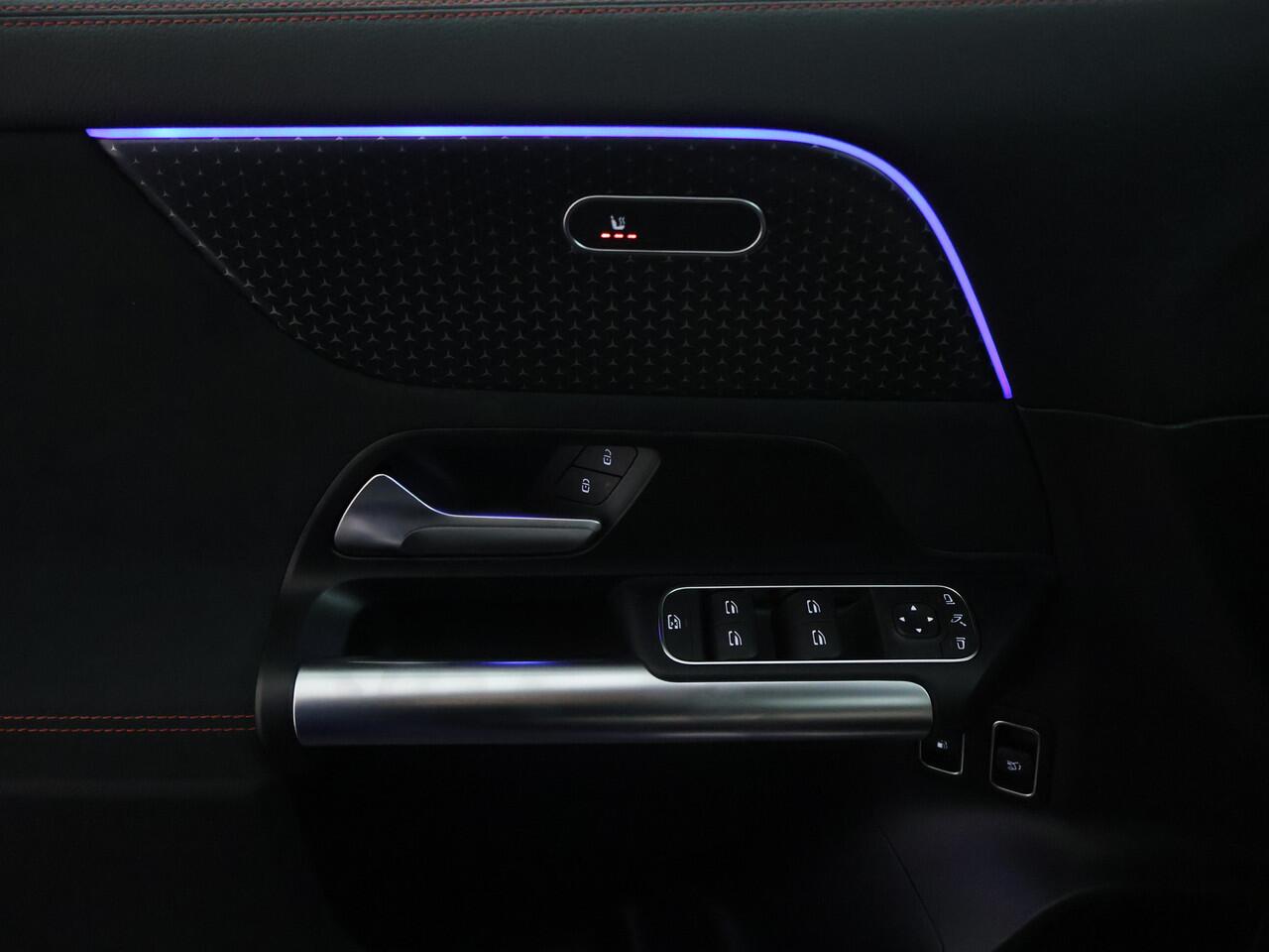 Mercedes-Benz GLA-KLASSE 250 e AMG Plug-In Hybride Edition AMG Line | Night Pakket | Distronic | 360° Camera | AC en DC Laden | MultiBeam Koplampen | Stuur en Stoeverwarming. Inclusief 24 maanden Mercedes-Benz Certified garantie voor Europa.