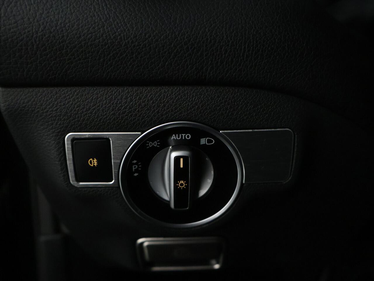 Mercedes-Benz GLA-KLASSE 180 Business Solution AMG | Achteruitrijcamera | Navigatie | Stoelverwarming | Klimaatregeling | Inclusief 24 Maanden Garantie