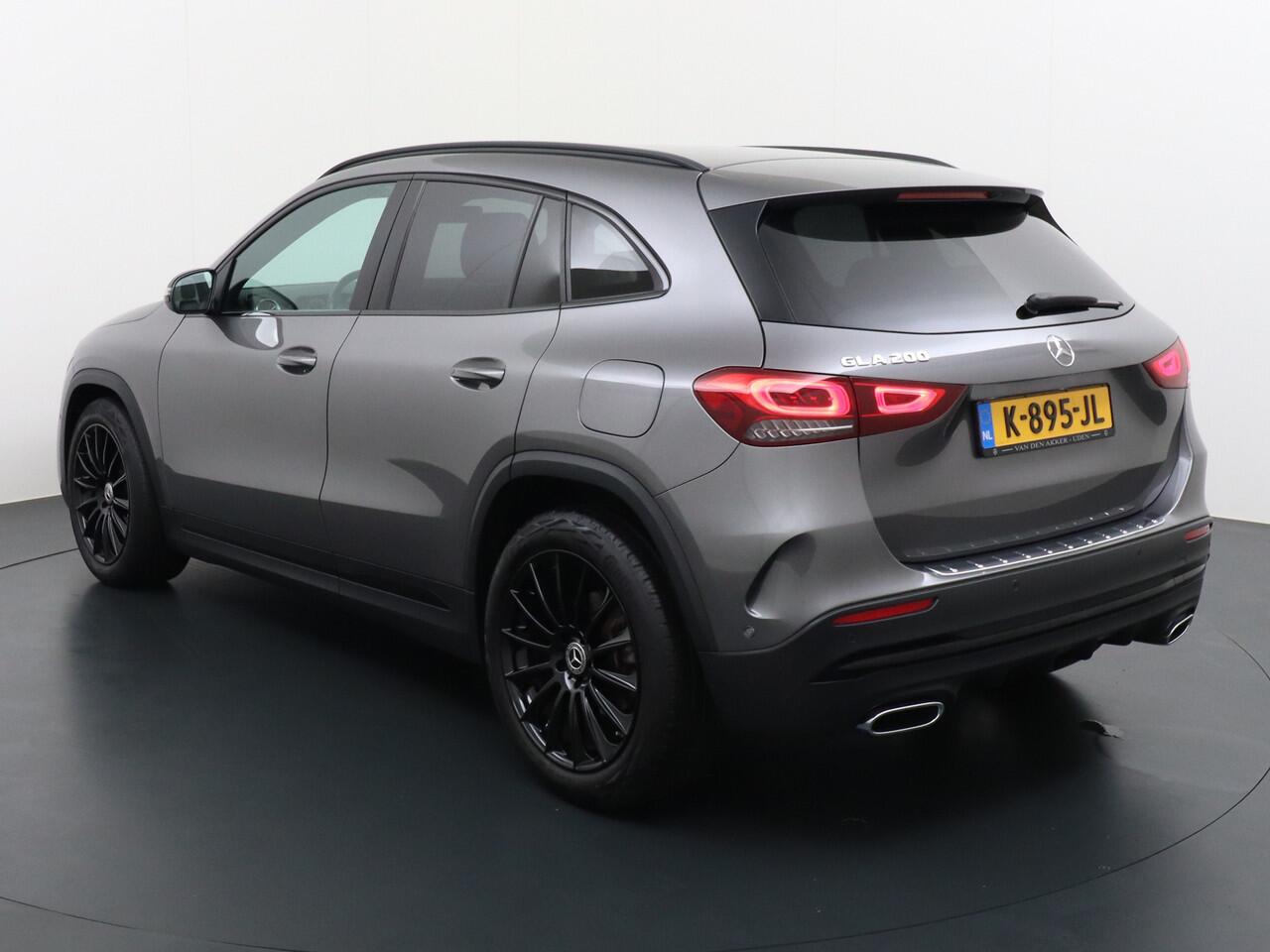 Mercedes-Benz GLA-KLASSE 200 AMG // Camera // Sfeerverlichting // Night Pakket // Augmented Reality // Carplay // 19" Muli Spaak Velgen