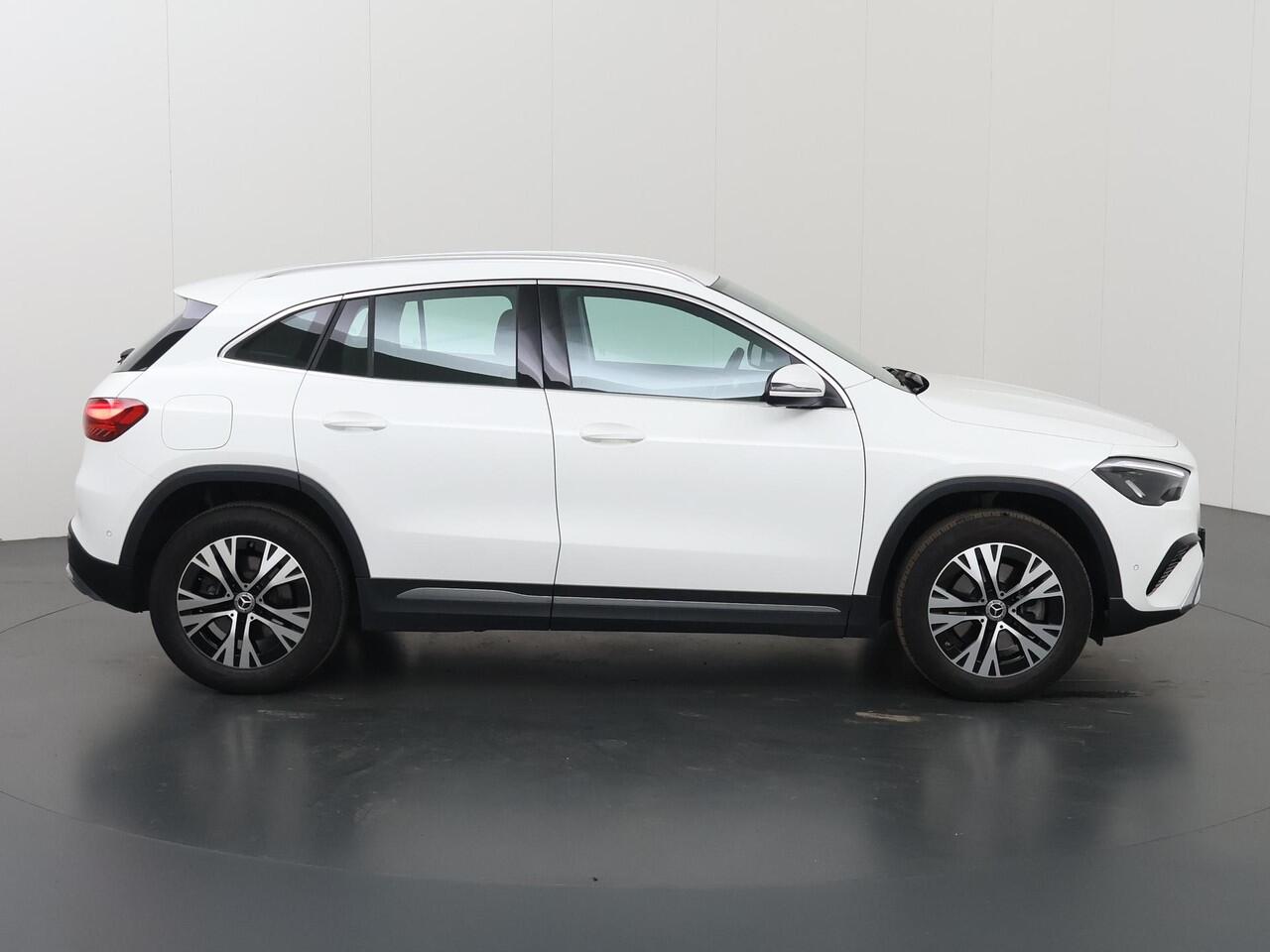 Mercedes-Benz GLA-KLASSE 250 e Luxury Line | Trekhaak | Winter pakket | Elektrische achterklep |