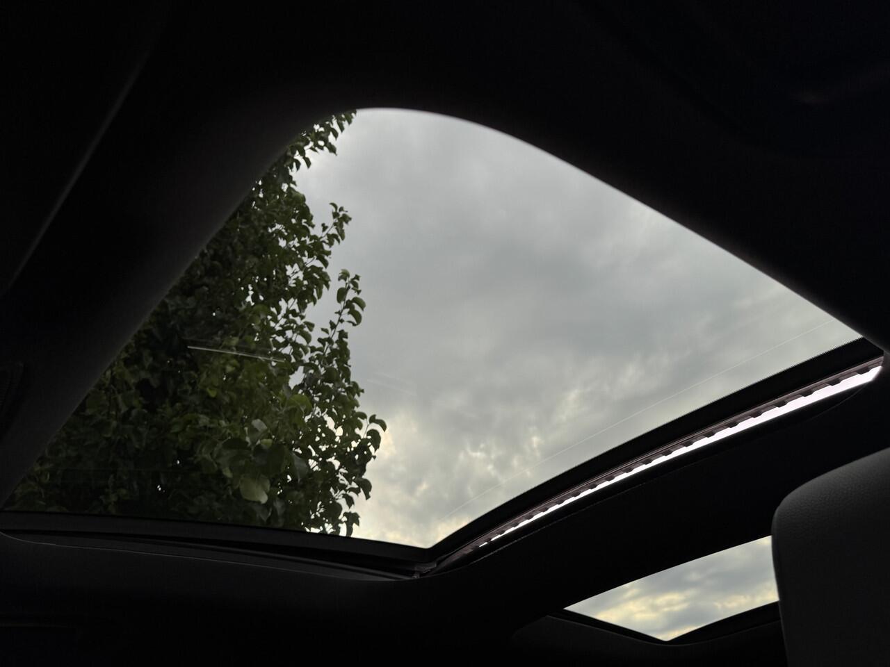 Mercedes-Benz GLA-KLASSE 180 AMG Aut Panoramadak SportLeder Nightpakket Navi Keyless Led Camera 19" Pdc