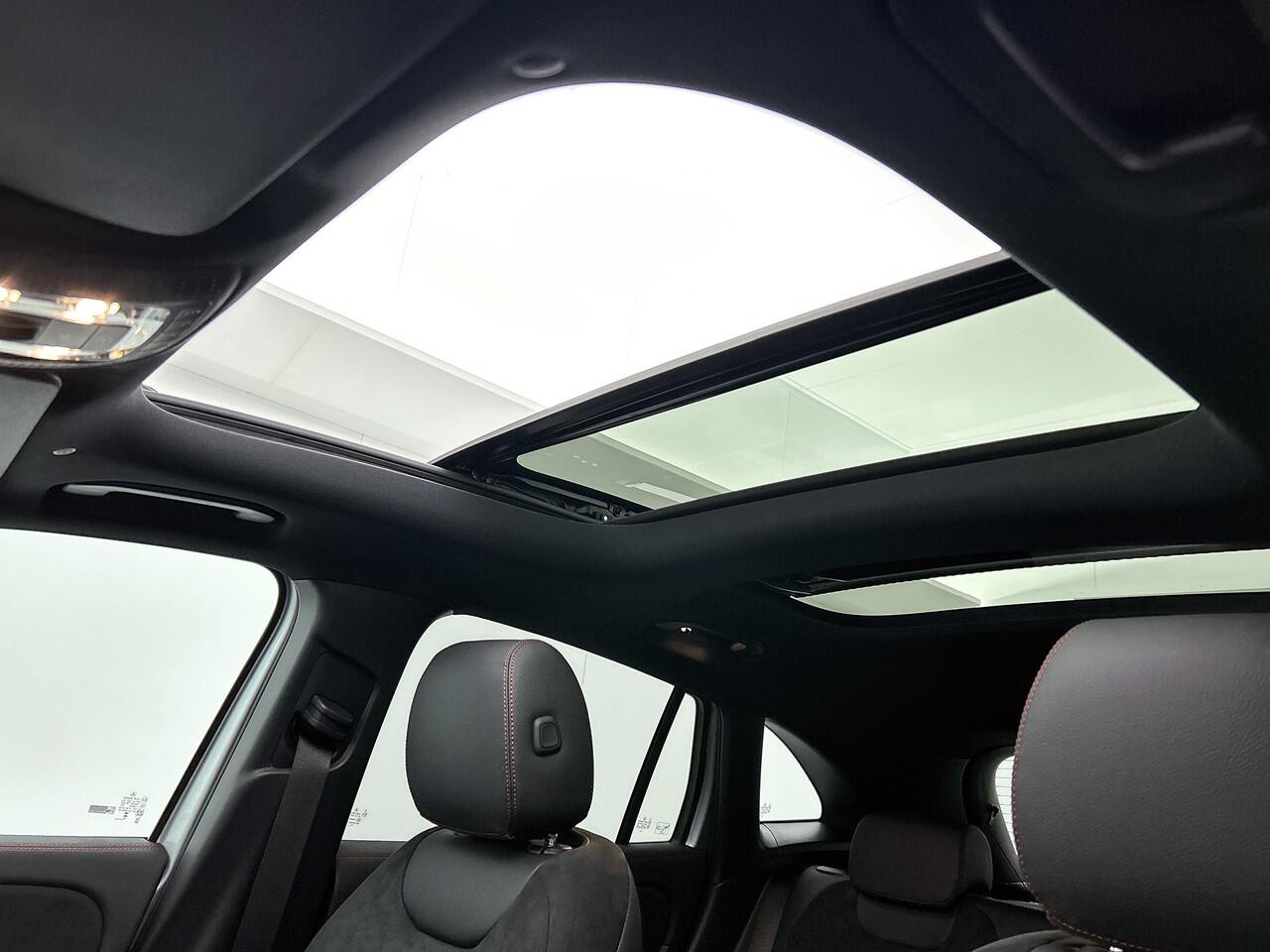 Mercedes-Benz GLA-KLASSE 180 Business Solution AMG | Trekhaak | GUARD 360 ° Vehicle protection Plus | Advanced Sound System | MULTIBEAM LED | Dodehoekassistent | Keyless-Go comfortpakket | EASY PACK achterklep |