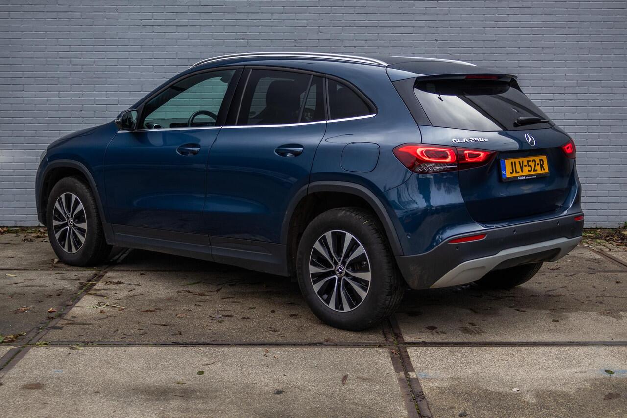 Mercedes-Benz GLA-KLASSE 250 e Half-leder| Camera|PDC|App|Lane assist