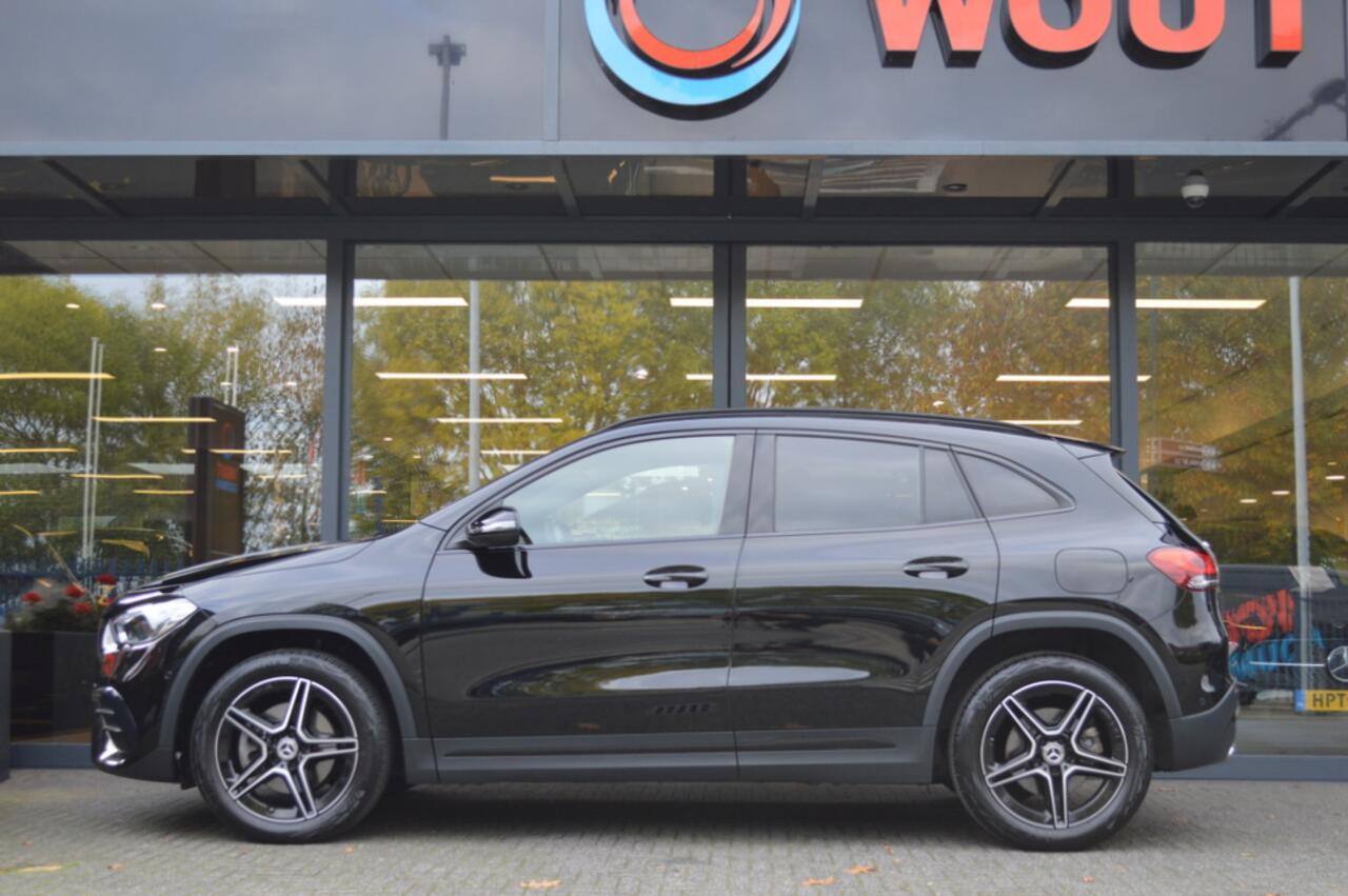 Mercedes-Benz GLA-KLASSE 250 e AMG Led Panorama Distronic Burmester Camera Night Augmented Pdc