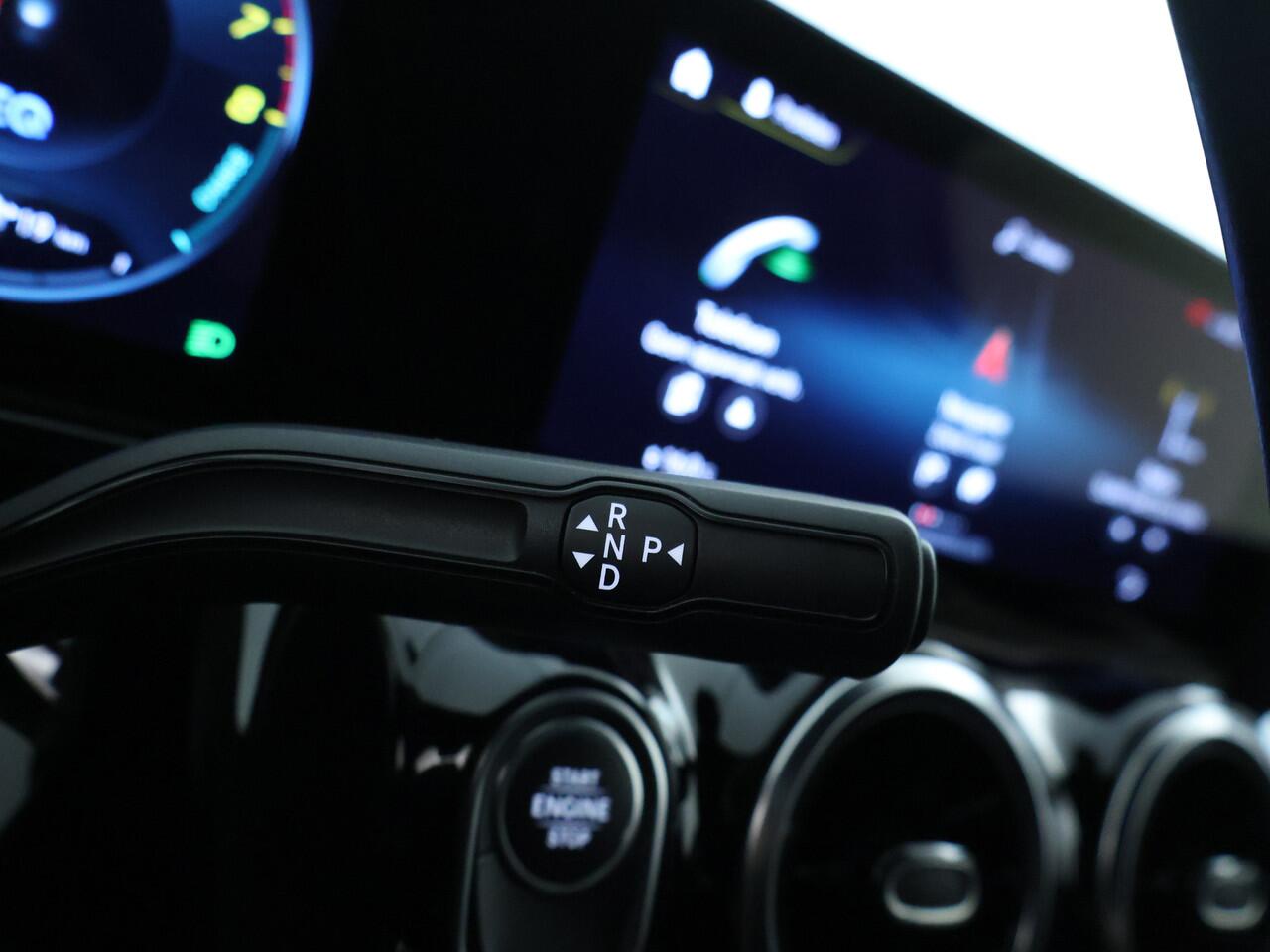 Mercedes-Benz GLA-KLASSE 250 e Plug-In Hybride Trekhaak | Night Pakket |Stoelverwarming voor | Distronic | Achteruitrijcamera | Keyless go | Dodehoek Assist.. Inclusief 24 maanden MB Certified garantie voor Europa.