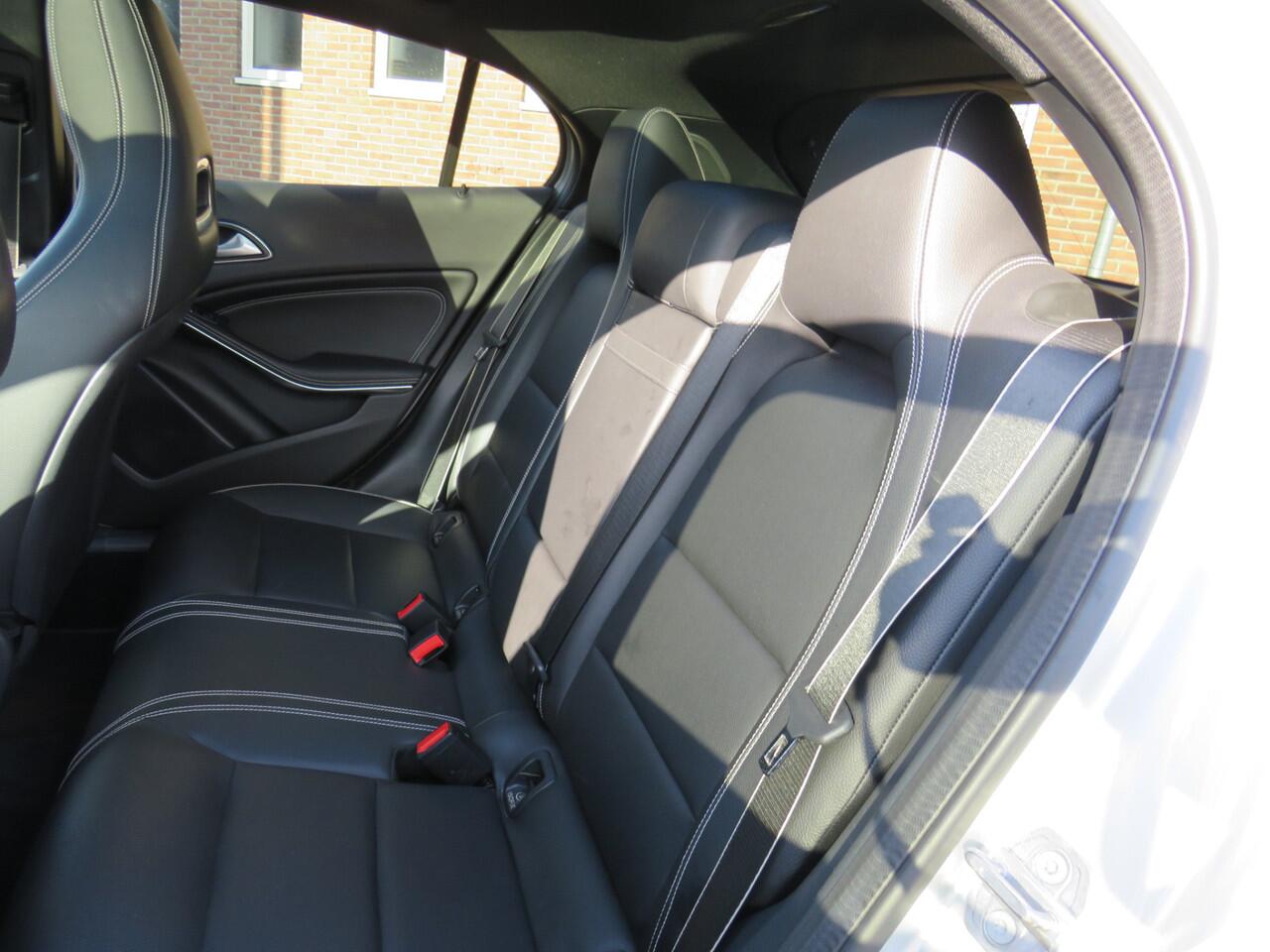 Mercedes-Benz GLA-KLASSE 180 Sport Edition Premium Plus AMG * Rijklaarprijs incl. garantie * Panoramadak * Trekhaak * 360 Camera * Led