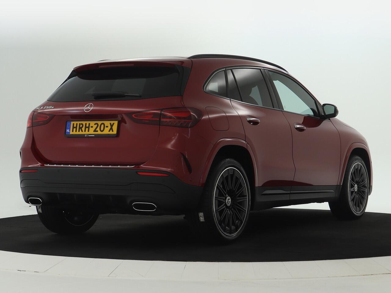 Mercedes-Benz GLA-KLASSE 250 e AMG Nightpakket Face Lift | Memory | Keyless Go | Stoel- en Stuurverwarming | Car Play | Sfeerverlichting | Inclusief 24 maanden Mercedes-Benz Certified garantie voor Europa.