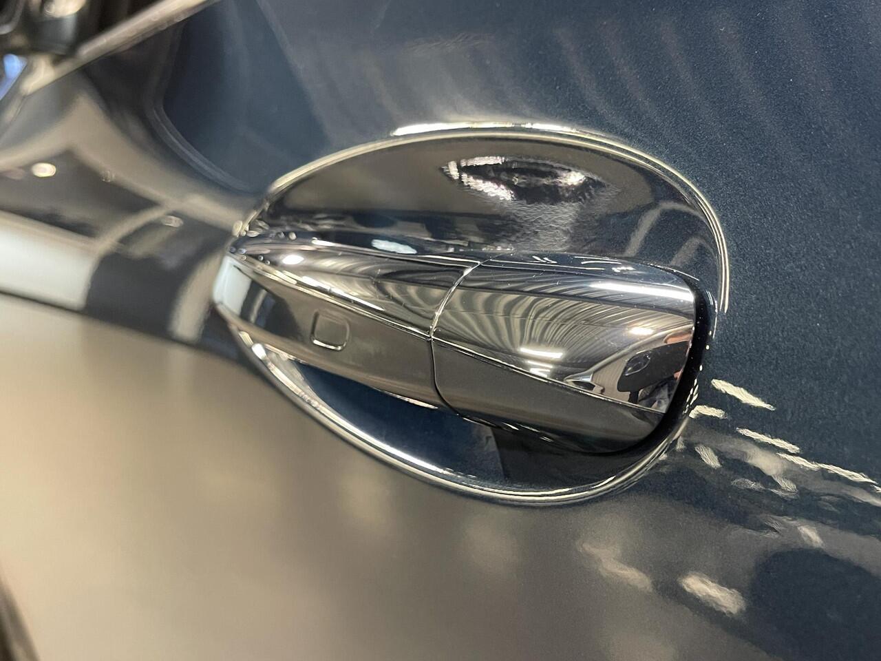 Mercedes-Benz GLA-KLASSE 250 e Business Solution AMG Limited 19"/Panoramadak/Adaptieve cruise/Sfeerverlichting/Stoelverwarming/Camera/Elektrische klep