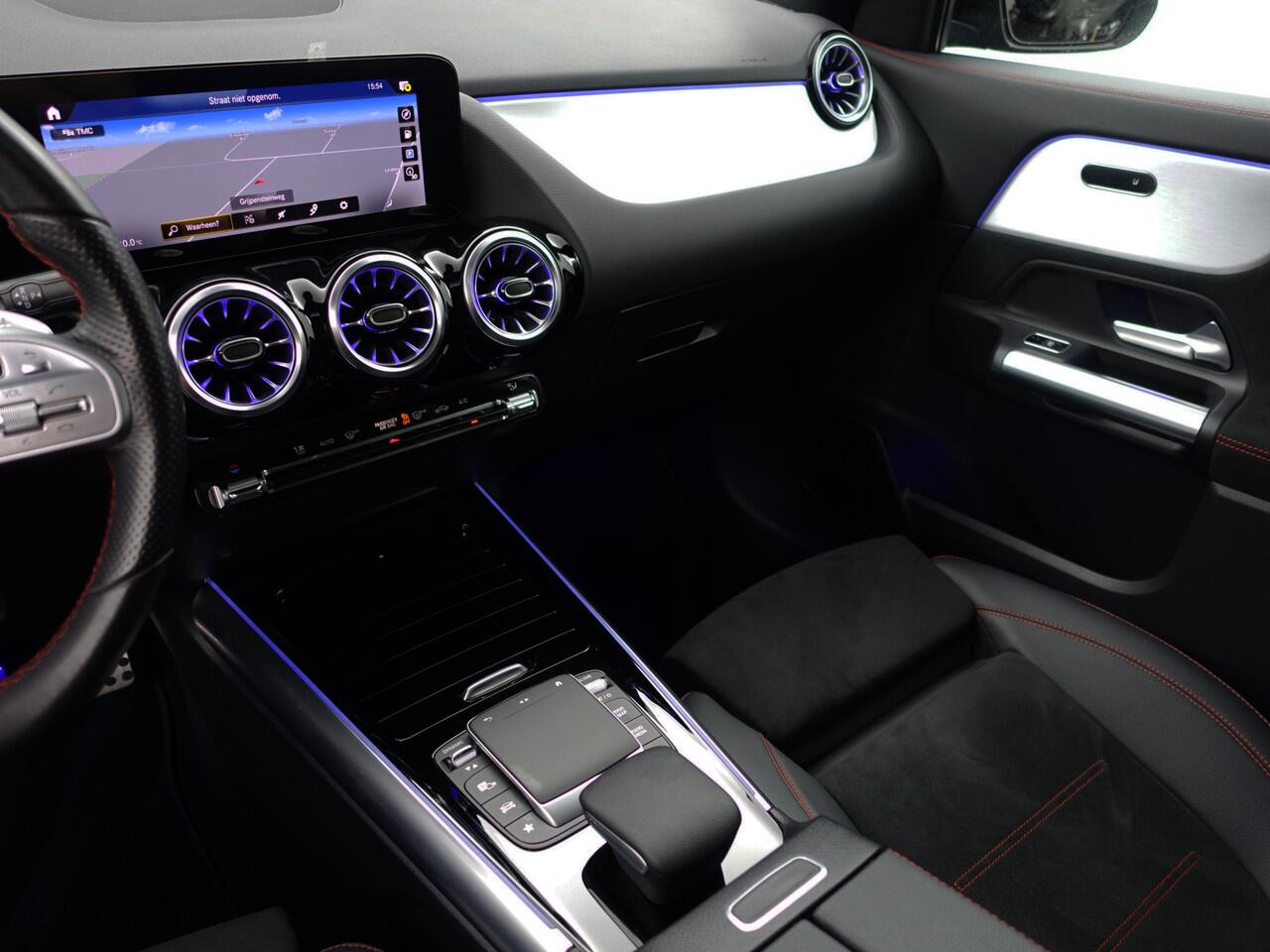 Mercedes-Benz GLA-KLASSE 250 4MATIC AMG Night Edition Aut- NAP 12dkm, Panoramadak, Sfeerverlichting, Carplay, Xenon Led, Alcantara Sport Interieur