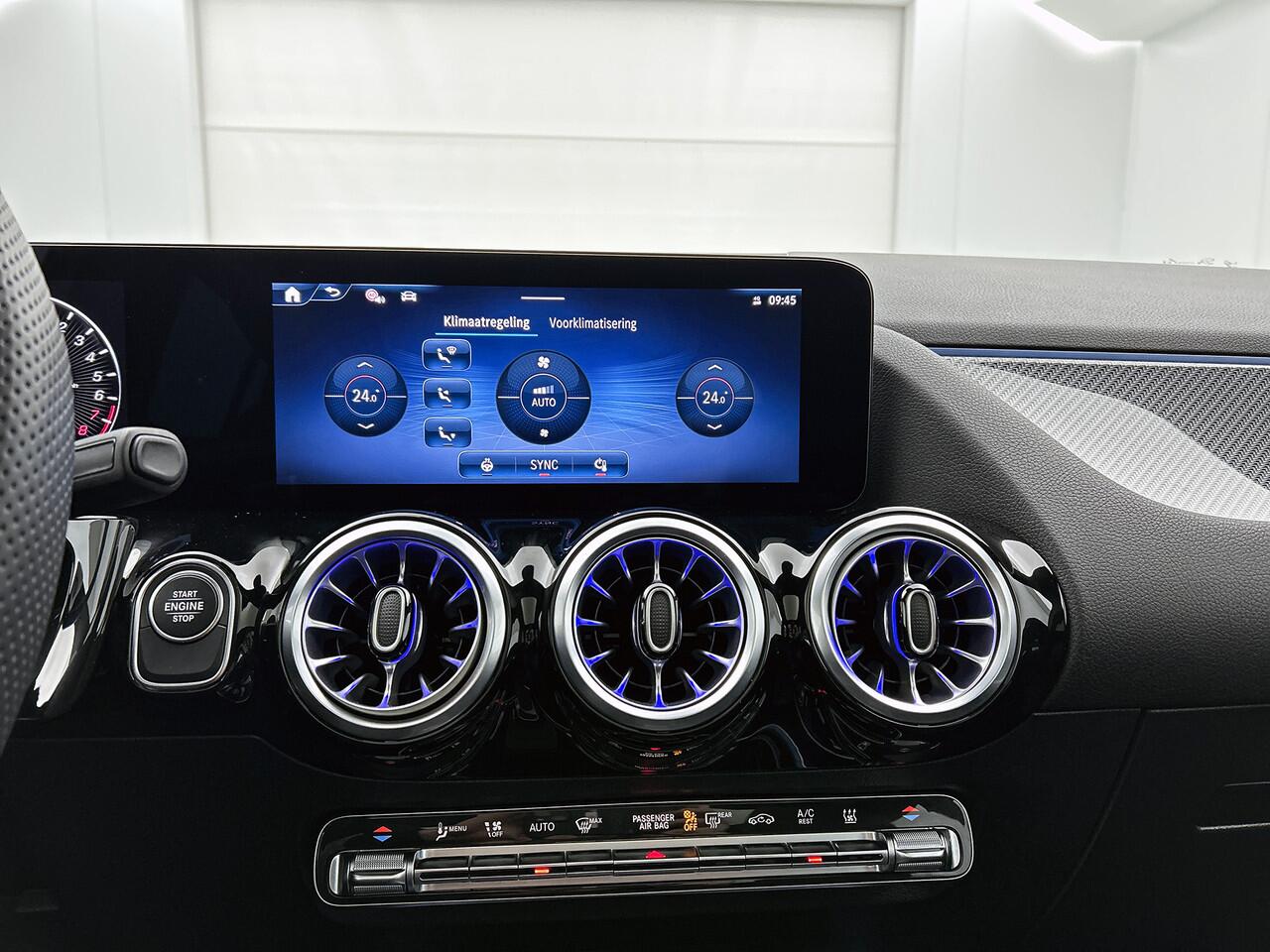 Mercedes-Benz GLA-KLASSE 250 e AMG Plug-In Hybride | Panoramadak | Distronic | 360°-camera | Dode Hoek Ass | Keyless Go |Stuur en Stoelverwarming. Inclusief 24 maanden Mercedes-Benz Certified garantie voor Europa.