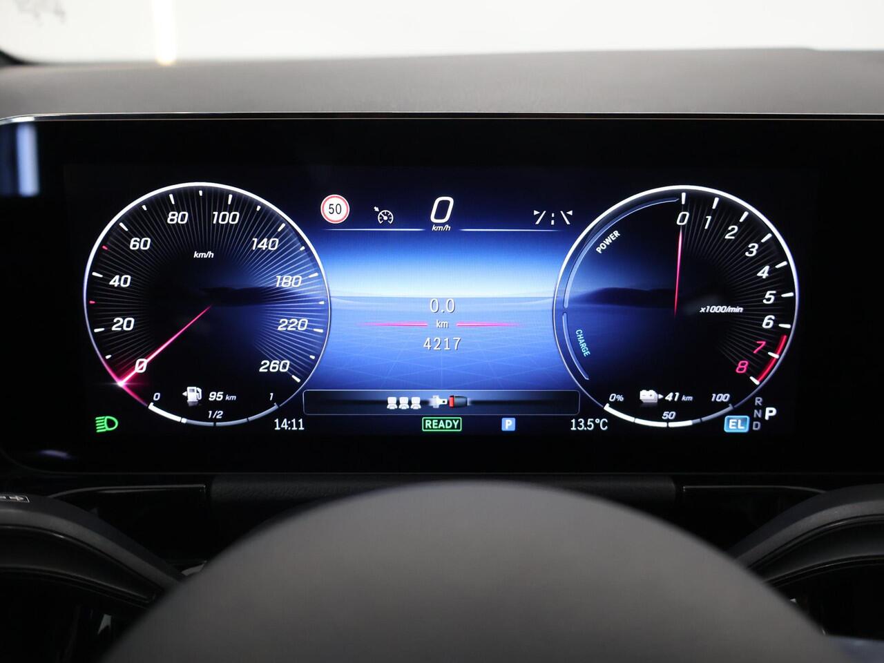 Mercedes-Benz GLA-KLASSE 250 e AMG Night | Panoramadak | Trekhaak wegklapbaar | 20 inch | Dodehoekassistent | Easy Pack achterklep