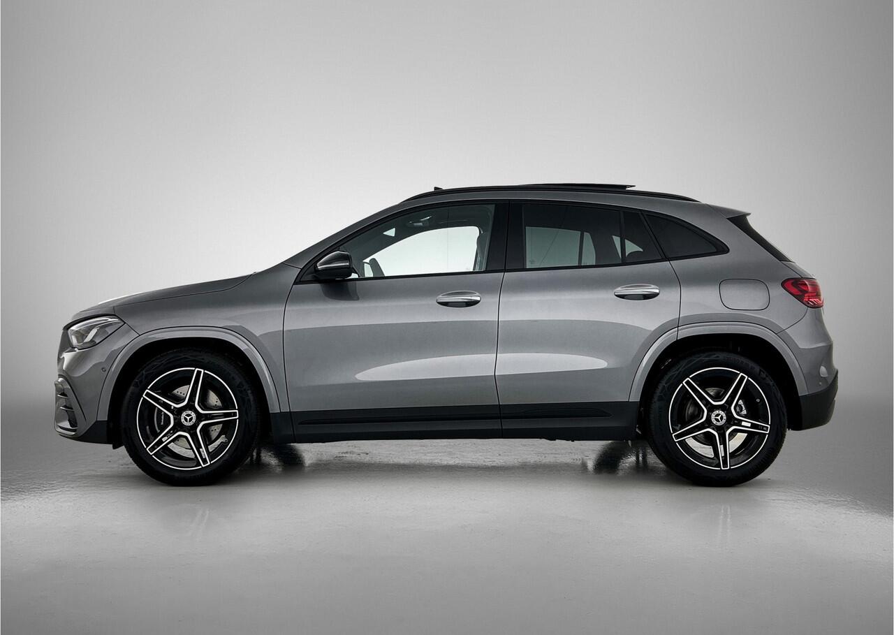 Mercedes-Benz GLA-KLASSE 180 Business Solution AMG | Trekhaak | MULTIBEAM LED | Nightpakket | Panoramaschuifdak | Smartphone Integratie | Keyless-Go comfortpakket | EASY PACK achterklep |