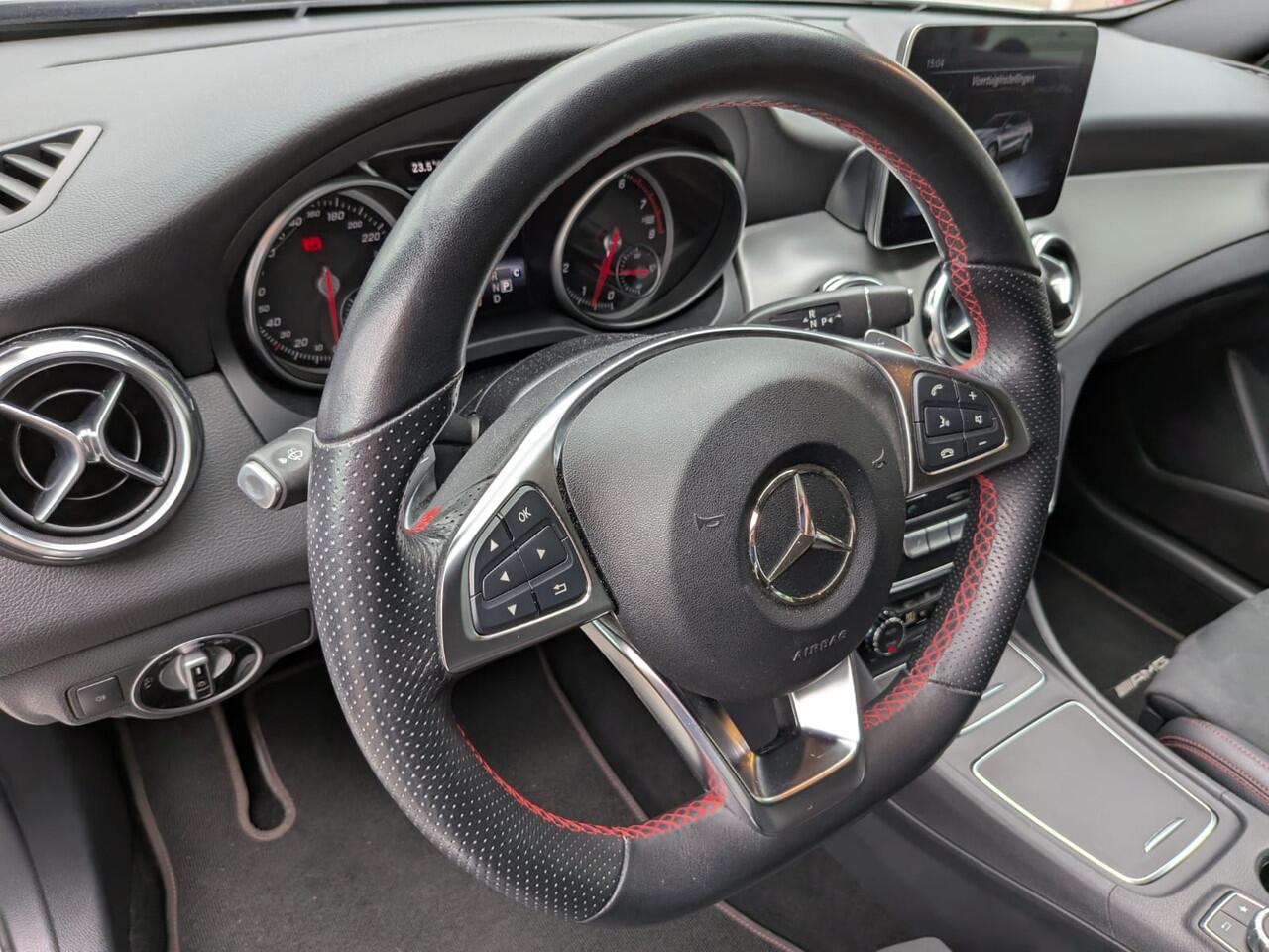 Mercedes-Benz GLA-KLASSE 180 Business Solution AMG nieuwstaat