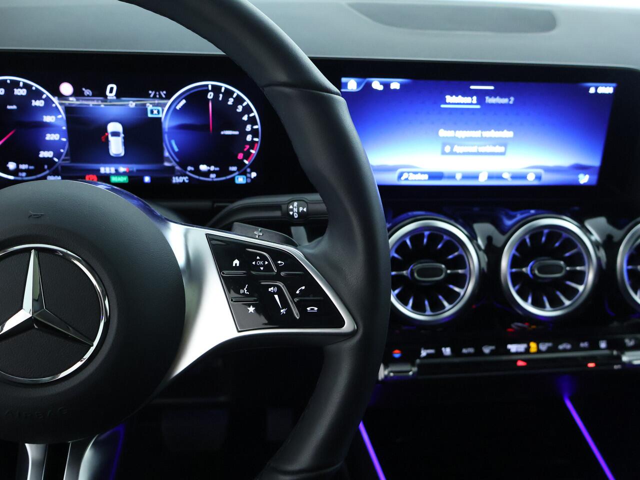 Mercedes-Benz GLA-KLASSE 250 e Plug-In Hybride Panorama Schuif-Kanteldak | Dodehoekassist | Memory Voorstoelen | Sfeerverlichting | 11 kW Laden | Stuur en Stoelverwarming. Inclusief 24 maanden MB Certified garantie voor Europa.