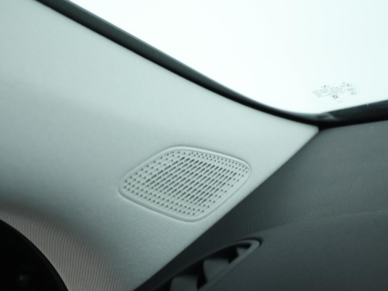 Mercedes-Benz GLA-KLASSE 250 e Plug-Hybride | Achteruitrijcamera | Apple Carplay | Sfeerverlichting | Dodehoekassistent | Inclusief 24 maanden MB Certified garantie voor Europa.