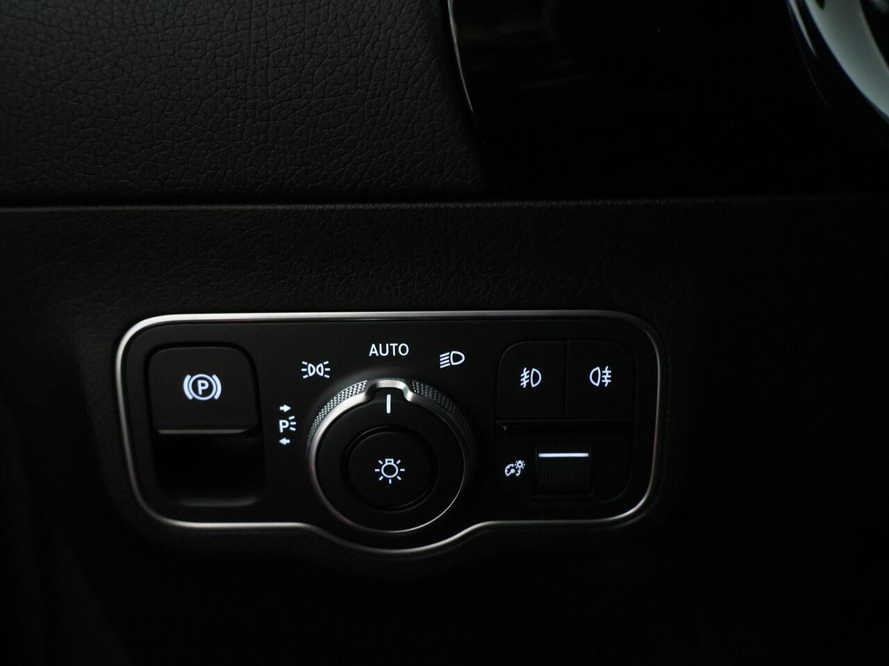 Mercedes-Benz GLA-KLASSE 250 e Plug-In Hybride | Night Pakket | Panorama Schuif-Kanteldak | Trekhaak | Memory voorstoelen | Distronic adapt Cruise | Sportstoelen Spacegrey lederlook | Winterpakket Inclusief 24 maanden MB Certified garantie voor Europa.