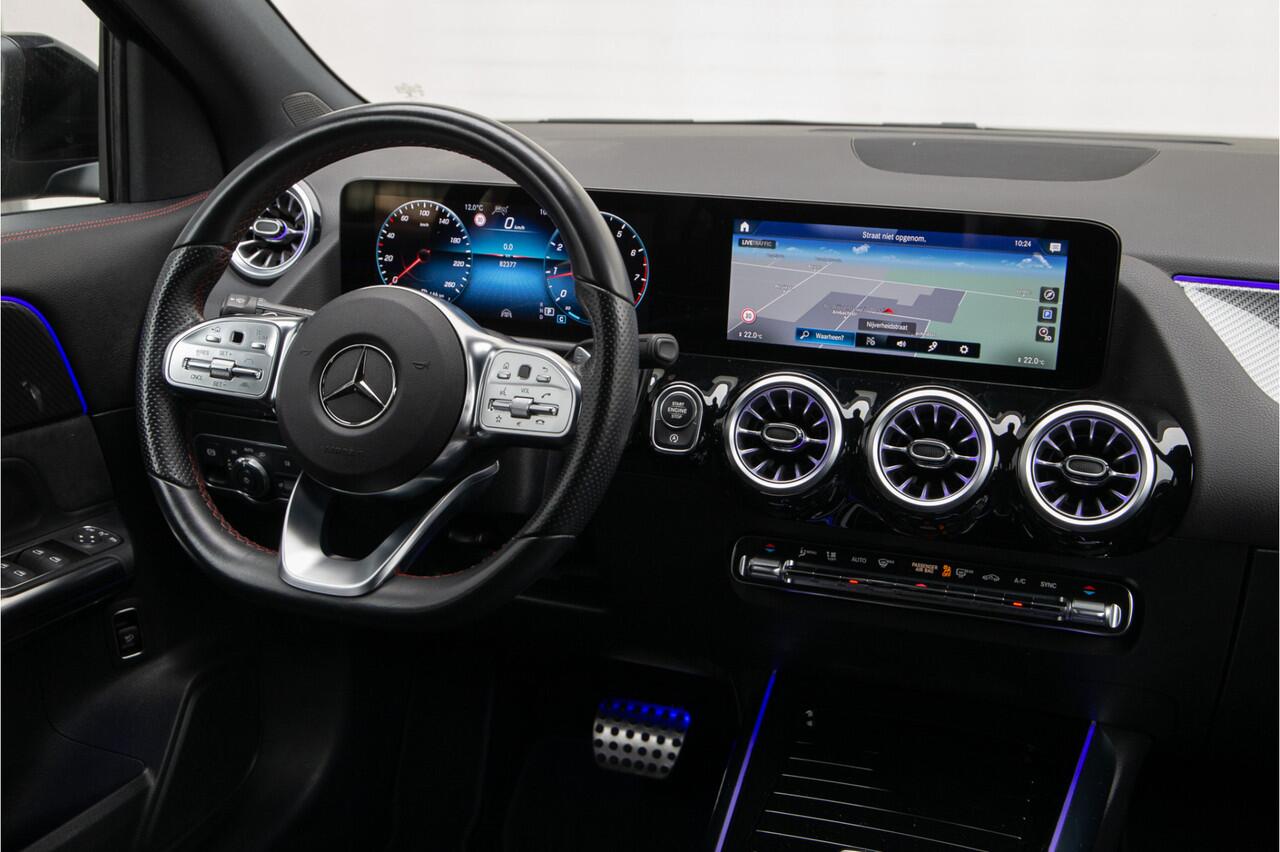 Mercedes-Benz GLA-KLASSE 180 AMG Nightpack, Widescreen, Distronic, Sfeerverlichting 2023
