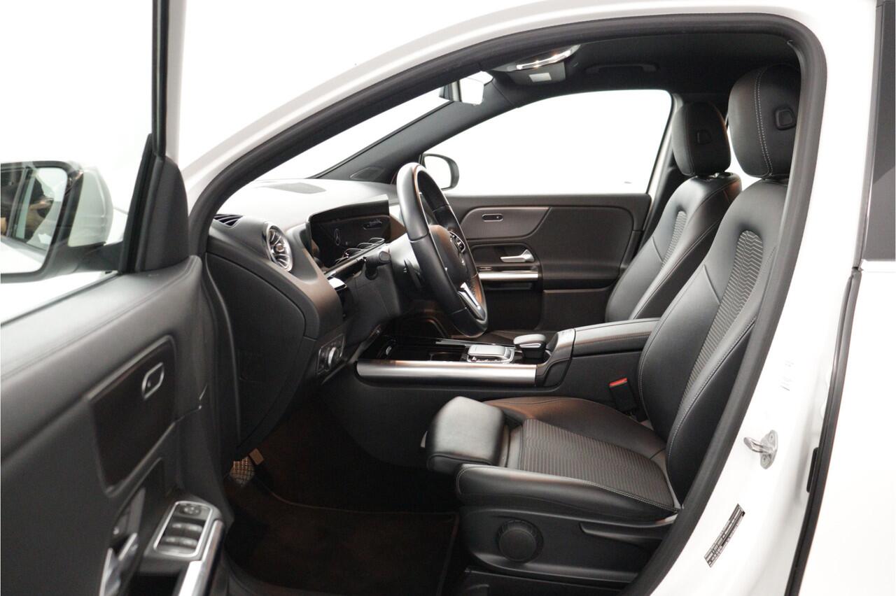 Mercedes-Benz GLA-KLASSE 250 e Business Solution Luxury Limited | Trekhaak | Navi | Xenon/LED | Ambilight - RIJKLAAR