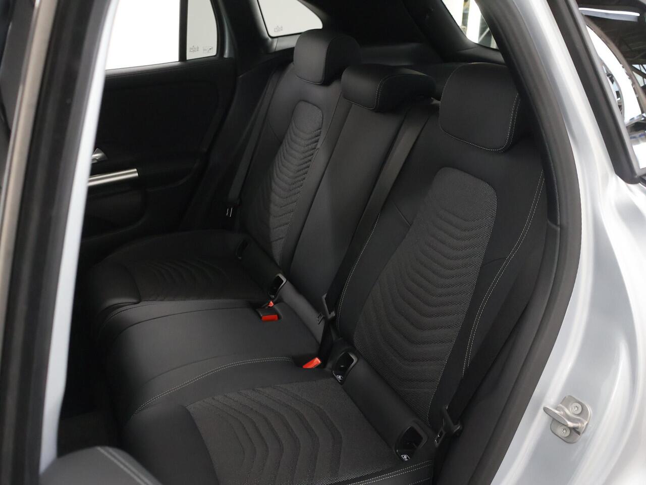 Mercedes-Benz GLA-KLASSE 250 e Luxury Line | Night pakket | Trekhaak | Winter pakket | 360 camera | Multibeam LED |