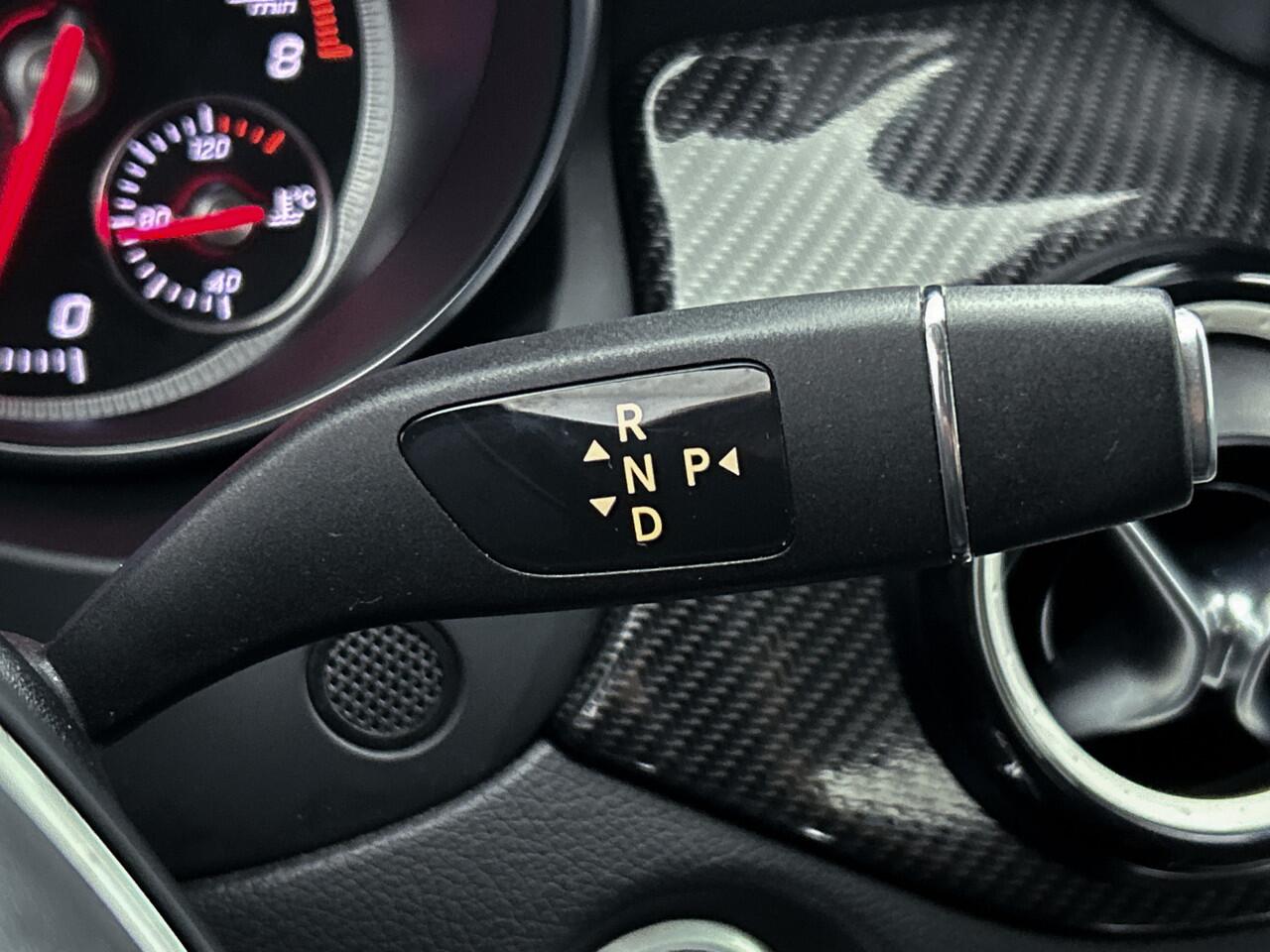 Mercedes-Benz GLA-KLASSE 200 Sport Edition | 19 inch multispaaks AMG-velgen | AMG exterieur + Urban interieur/zwart lederlook Comand Navigatie | Inclusief 24 maanden MB Certified garantie voor Europa.