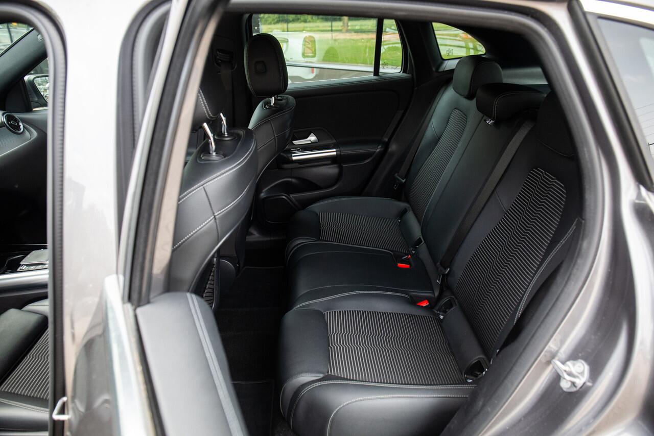 Mercedes-Benz GLA-KLASSE 200 AMG Line , Virtual cockpit, Achteruitrijcamera,