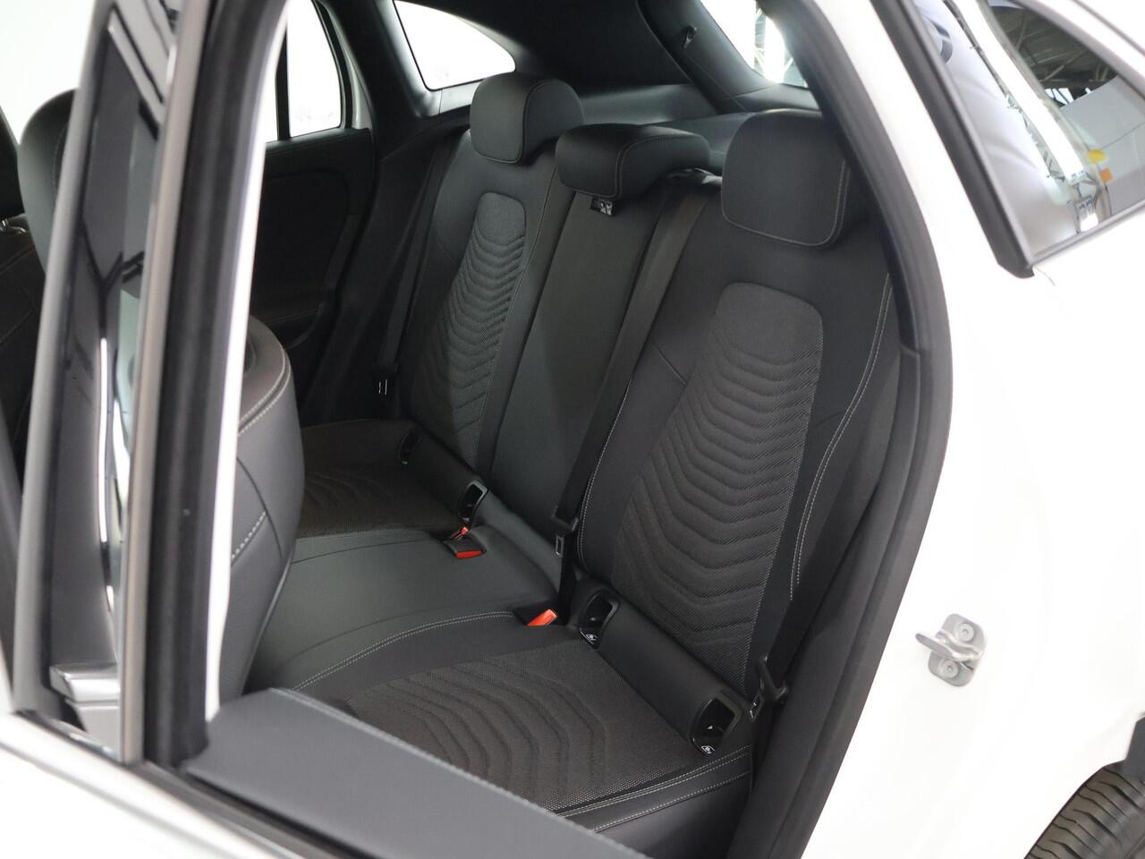 Mercedes-Benz GLA-KLASSE 250 e Luxury Line | Trekhaak | Winter pakket | Elektrische achterklep |