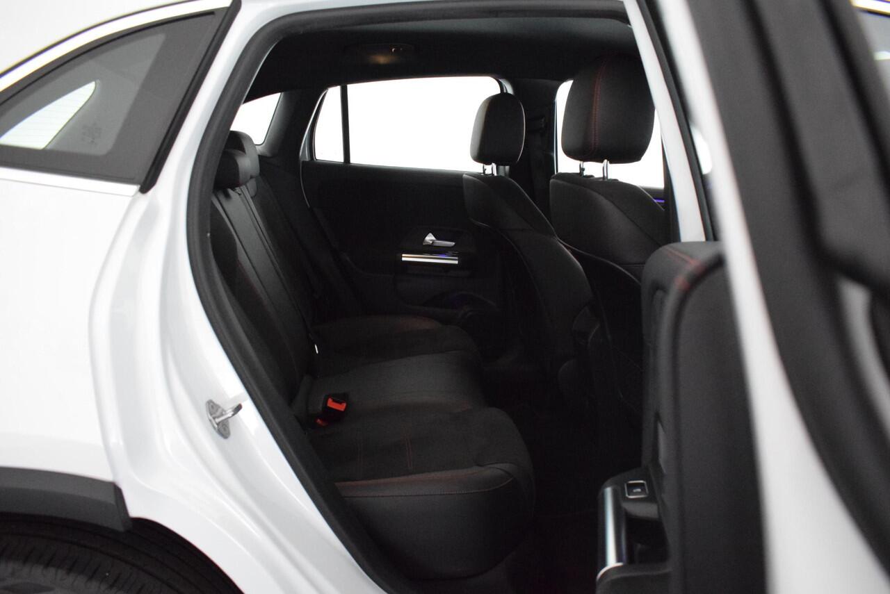 Mercedes-Benz GLA-KLASSE 250 e 218pk AMG Line Trekhaak Camera Stoelverwarming Navigatie