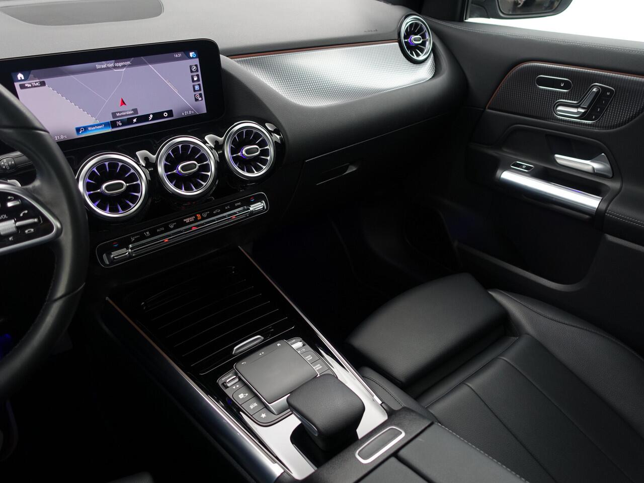 Mercedes-Benz GLA-KLASSE 200 Premium Luxury Aut- Panoramadak, Memory Seats, Sfeerverlichting, Camera, Leder Interieur