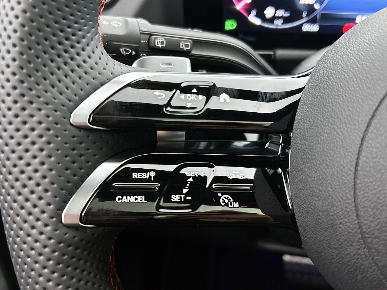 Mercedes-Benz GLA-KLASSE 250 e Business Solution AMG | Nightpakket | Smartphone integratie | Multibeam LED | Panoramaschuifdak | Stoelverwarming voor |