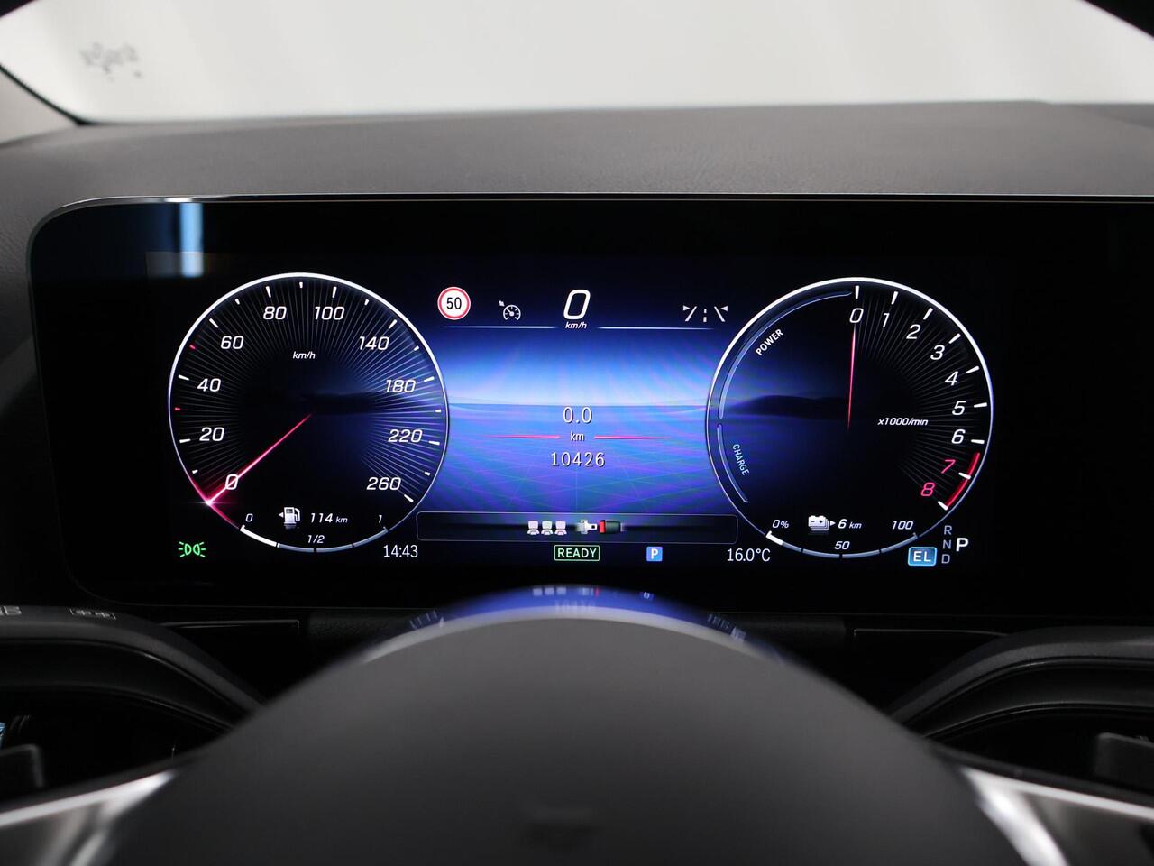 Mercedes-Benz GLA-KLASSE 250 e Luxury Line | Night | Trekhaak | 360 camera | Stuurverwarming | Stoelverwarming |