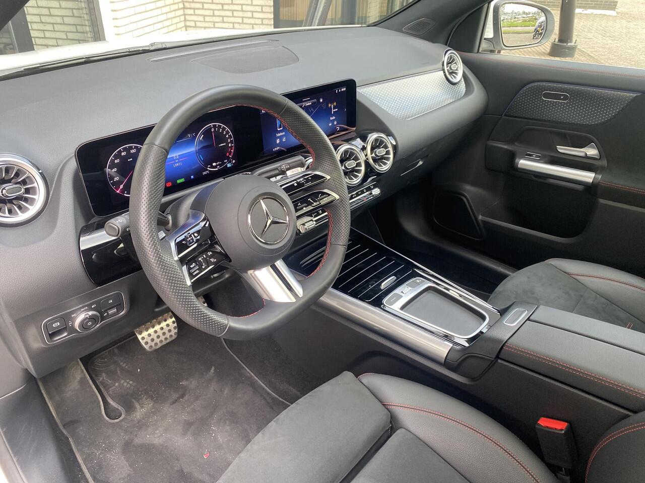 Mercedes-Benz GLA-KLASSE 250 e AMG | Panoramadak | Keyless Entry | Stoelverwarming | Sfeerverlichting