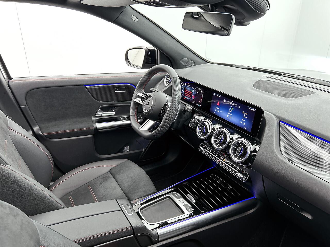 Mercedes-Benz GLA-KLASSE 180 Business Solution AMG | Trekhaak | MULTIBEAM LED | Nightpakket | Panoramaschuifdak | Smartphone Integratie | Keyless-Go comfortpakket | EASY PACK achterklep |