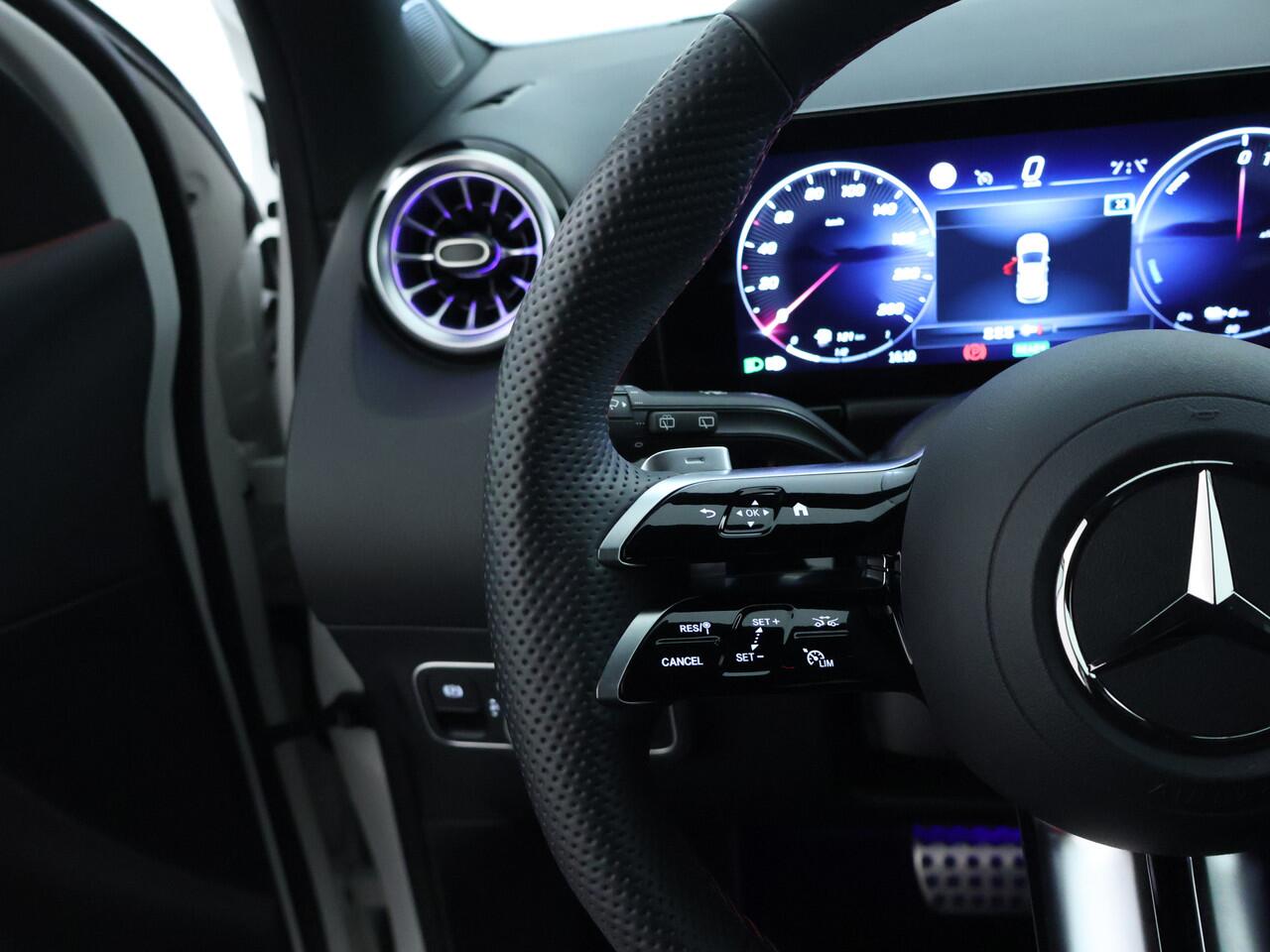 Mercedes-Benz GLA-KLASSE 250 e AMG Plug-In Hybride | AMG Line | MultiBeam Koplampen | Dodehoekassist | 11 kW LAden | Stuur en Stoelverwarming. Inclusief 24 maanden MB Certified garantie voor Europa.