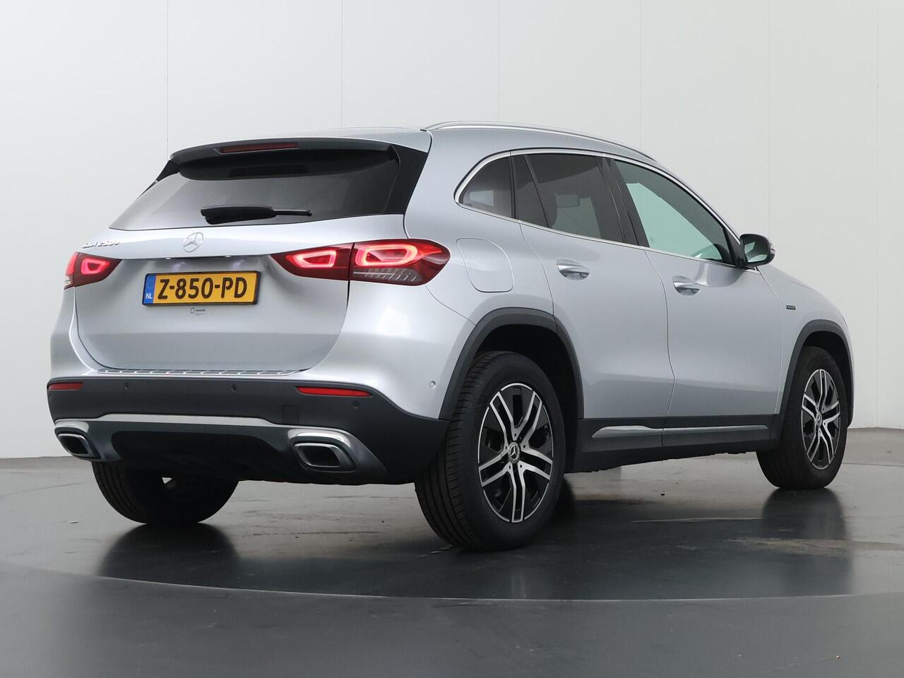 Mercedes-Benz GLA-KLASSE 250 e Progressive | Stoelverwarming | Widescreen | Sfeerverlichting | Achteruitrijcamera |