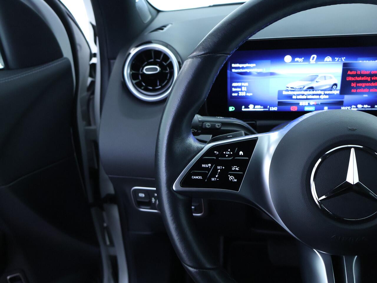 Mercedes-Benz GLA-KLASSE 250e Face Lift Plug-In Hybride | Distronic | Stoelverwarming voor | Ledkoplampen | Easy Pack Achterklep | MultiBeam Koplampen | 11 kW Laden | Inclusief 24 maanden MB Certified garantie voor Europa.