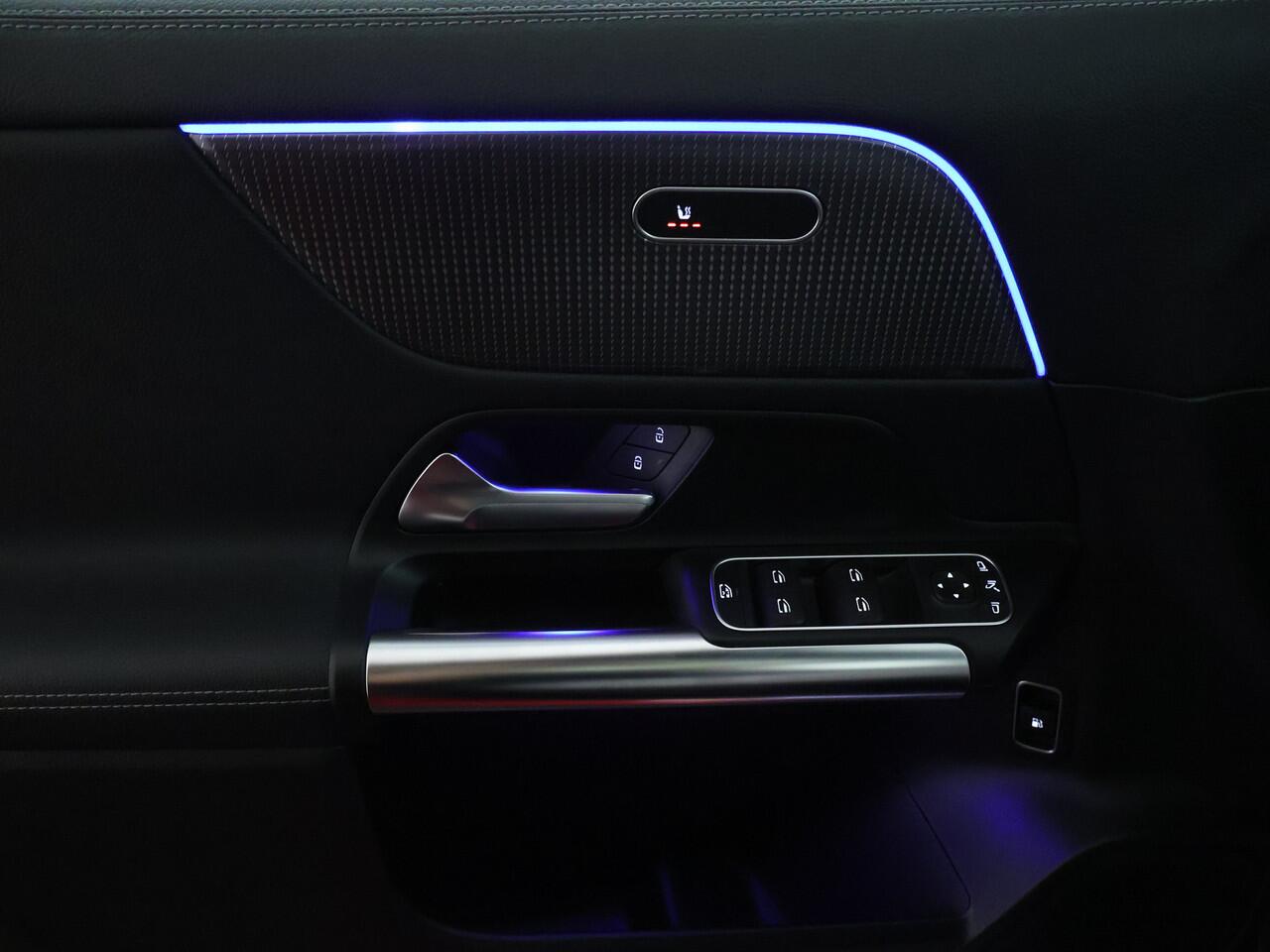 Mercedes-Benz GLA-KLASSE 250 e Plug-In Hybride | Panoramadak | Night Pakket | Trekhaak | 360° camera | Sfeerverlichting | Inclusief 24 maanden MB Certified garantie voor Europa.