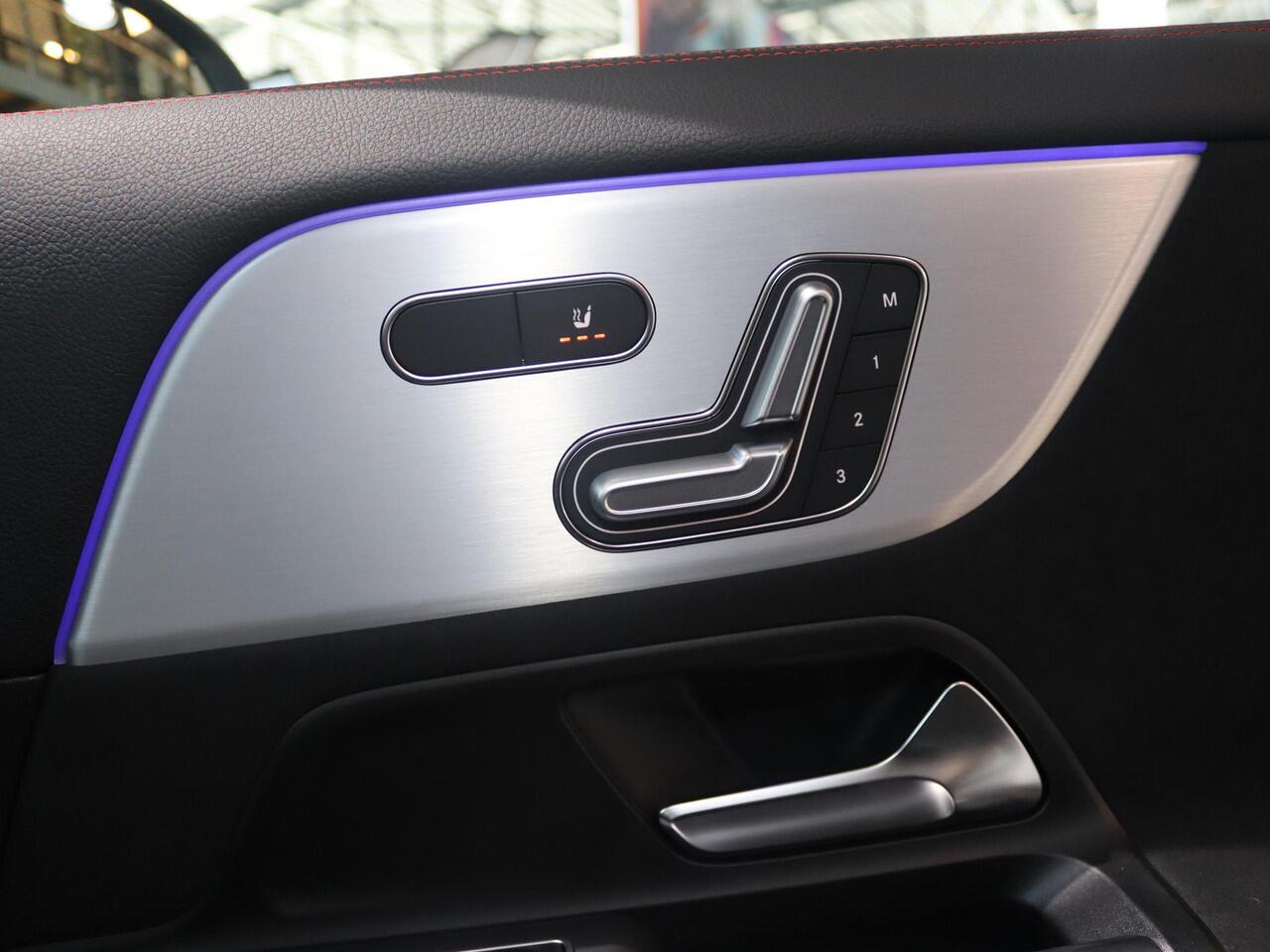 Mercedes-Benz GLA-KLASSE 180 Business Solution AMG | Panoramaschuifdak | Premium Plus | head-up display | Trekhaak