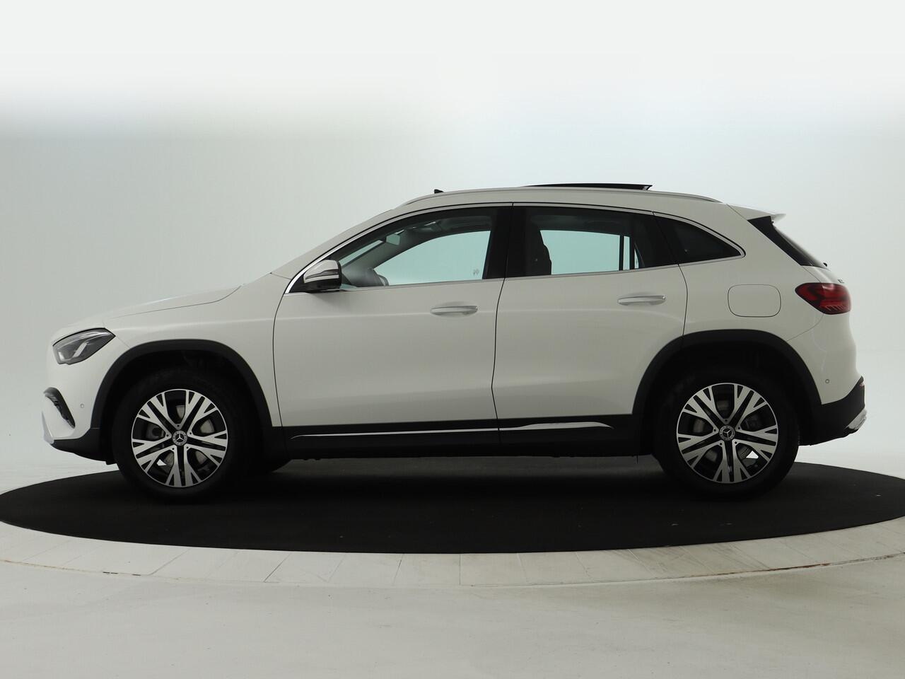 Mercedes-Benz GLA-KLASSE 250 e Plug-In Hybride | 360° camera | Distronic | Panoramadak | Multi Beam Koplampen Inclusief 24 maanden MB Certified garantie voor Europa.