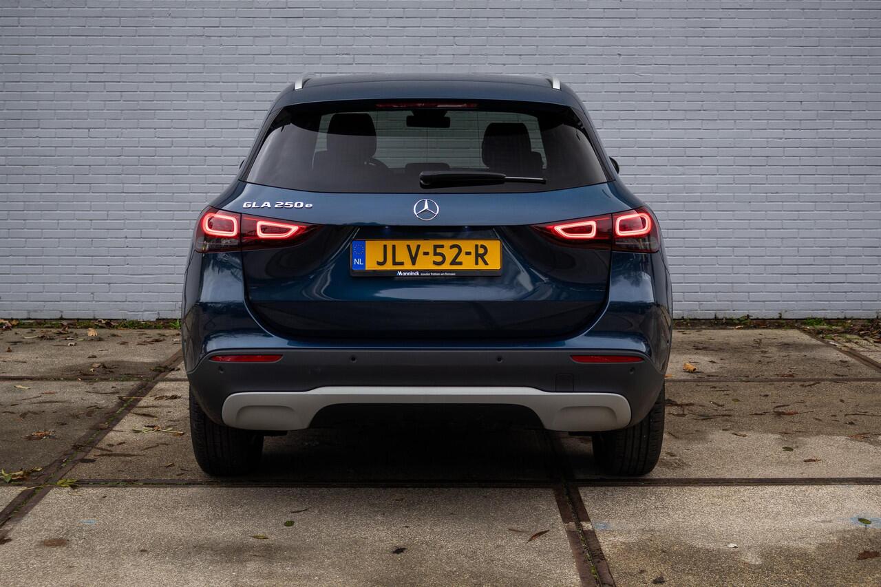 Mercedes-Benz GLA-KLASSE 250 e Half-leder| Camera|PDC|App|Lane assist