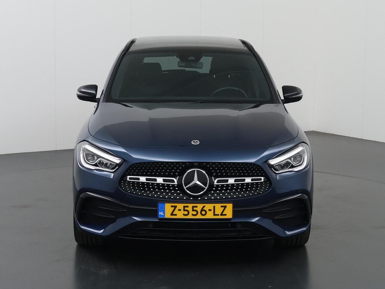 Mercedes-Benz GLA-KLASSE 250 e AMG Line | Night | Panoramadak | Sfeerverlichting | Parkeercamera | Apple carplay |