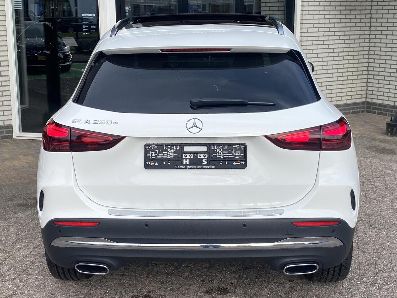 Mercedes-Benz GLA-KLASSE GLA 250 e AMG | Panoramadak Keyless Entry| Stoelverwarming| Sfeerverlichting