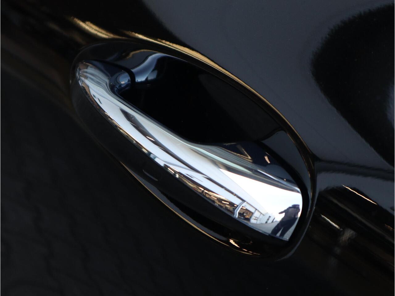 Mercedes-Benz GLA-KLASSE 180 AMG Line