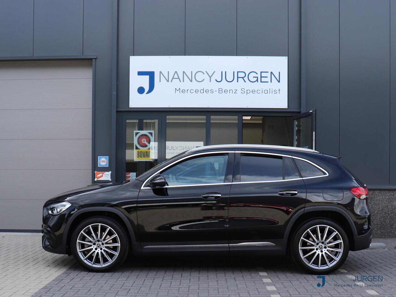 Mercedes-Benz GLA-KLASSE 250 e AMG Limited | Two Tone Leder | Adapt. Cruise Control | Apple Car Play/Android Auto | MBUX | Parkeer Pakket | Camera | Spiegel Pakket | 20" LM AMG | Model 2022 | Volledig Gedocumenteerd Onderhoud |