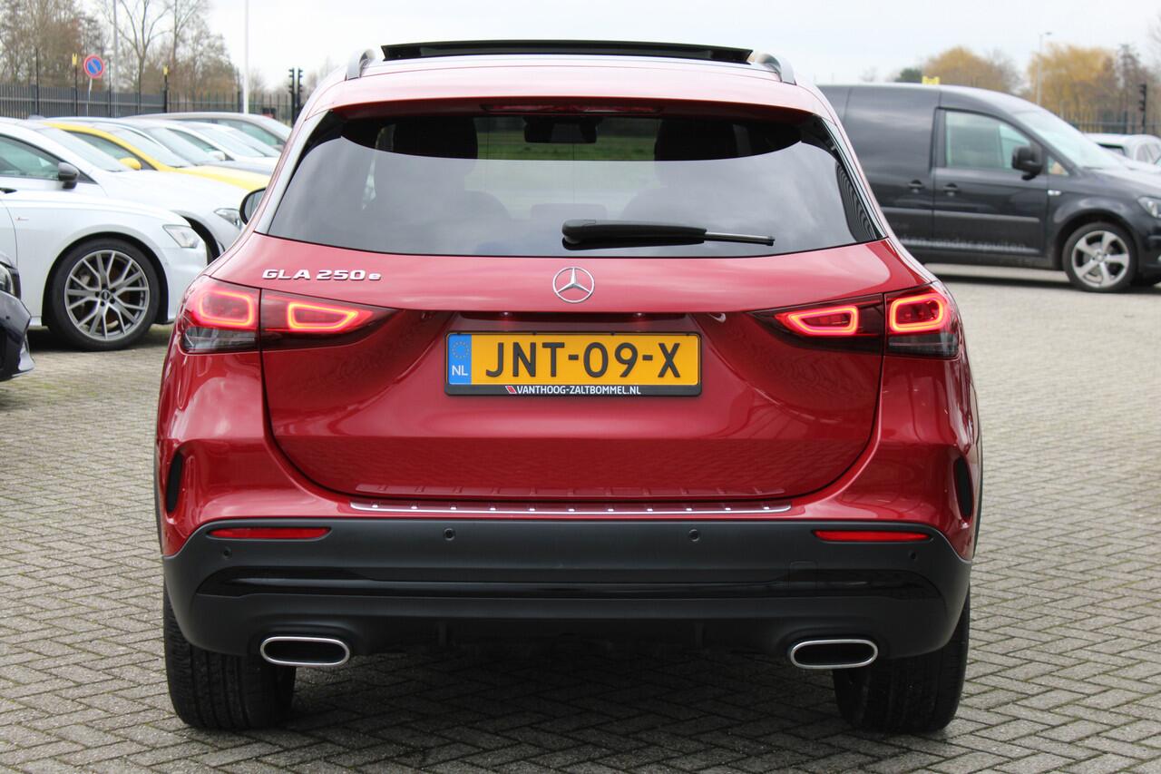 Mercedes-Benz GLA-KLASSE 250e AUT8 AMG NIGHT PAKKET PANORAMADAK DISTRONIC MEMORY SFEER 360-CAMERA TREKHAAK