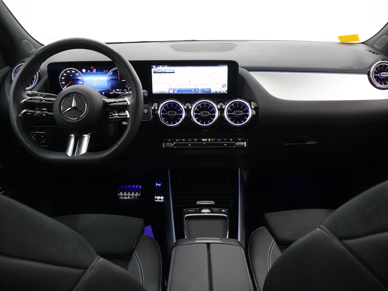 Mercedes-Benz GLA-KLASSE 250 e AMG Night | Panoramadak | Trekhaak wegklapbaar | 20 inch | Dodehoekassistent | Easy Pack achterklep