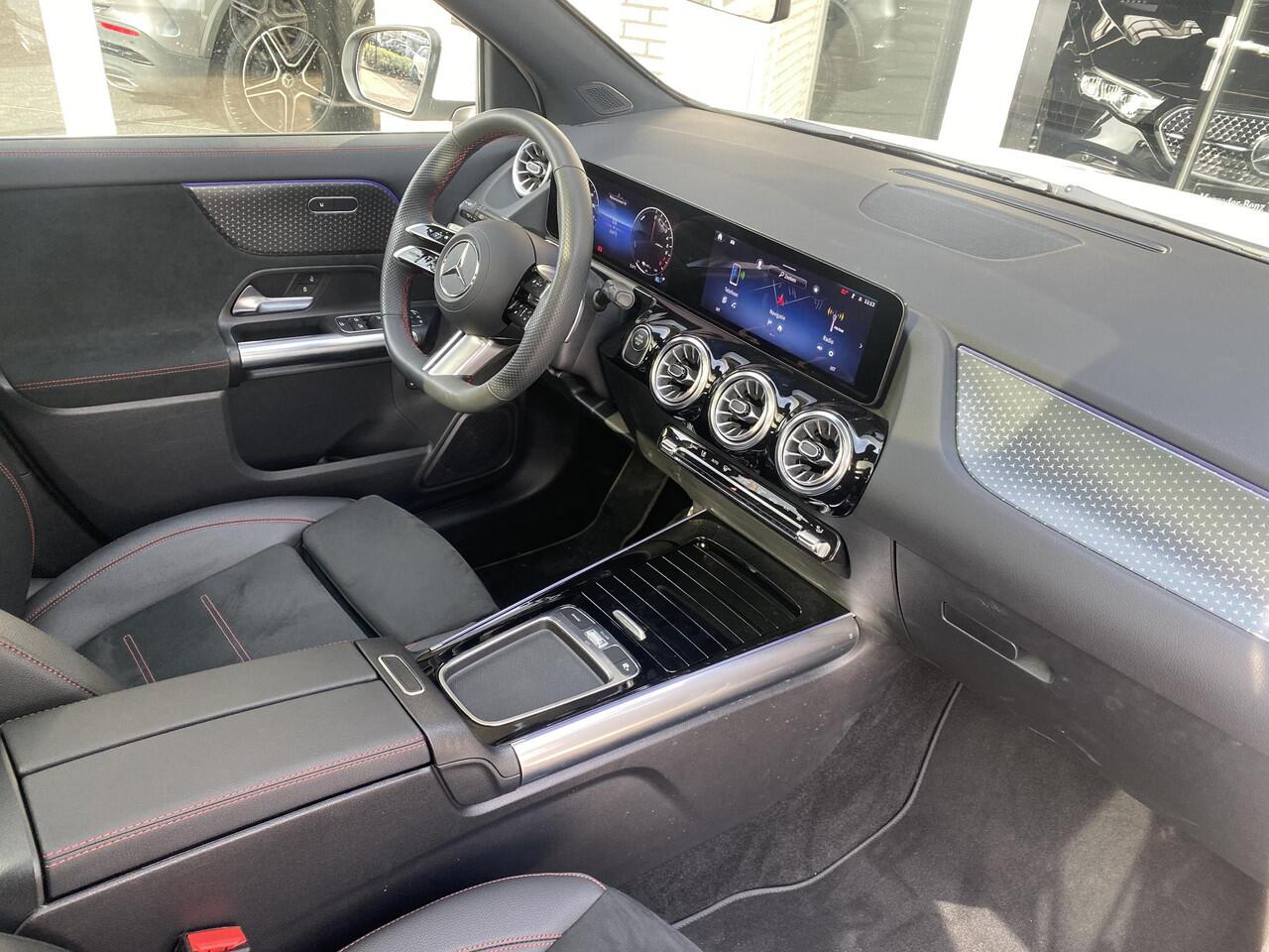 Mercedes-Benz GLA-KLASSE 250 e AMG | Panoramadak | Keyless Entry | Stoelverwarming | Sfeerverlichting